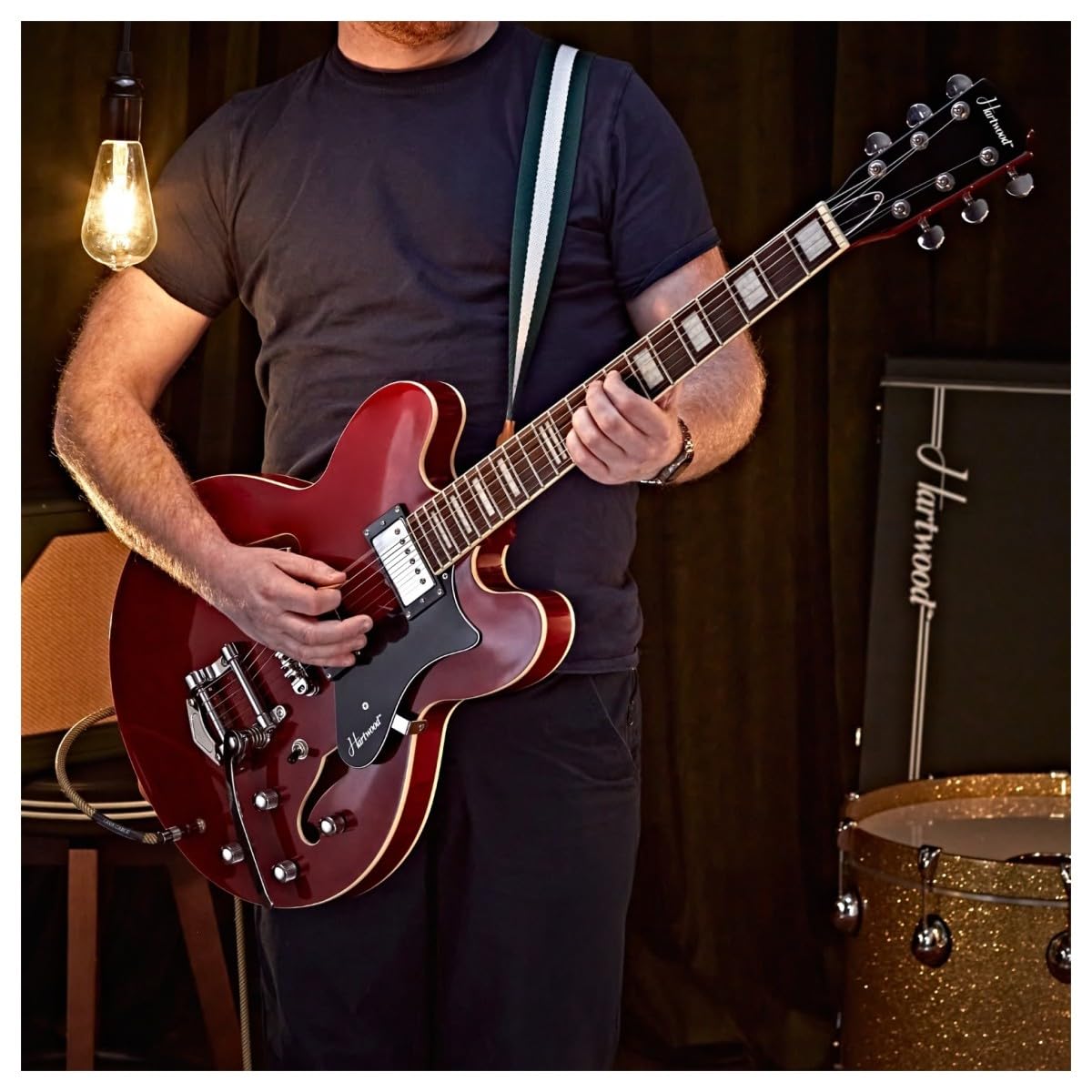 Hartwood Revival Vibrato Halbakustik-Gitarre, Cherry Red