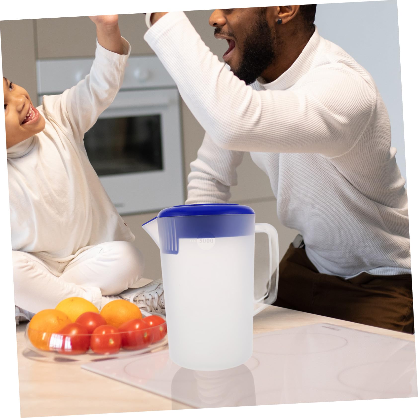 Caraffa in Plastica Opaca con Coperchio e Manico Brocca Multifunzione per Tè Freddo Caffè Freddo e Bevande Fredde con Misuratore Graduato e Base Trasparente Compatibile Frigorifero