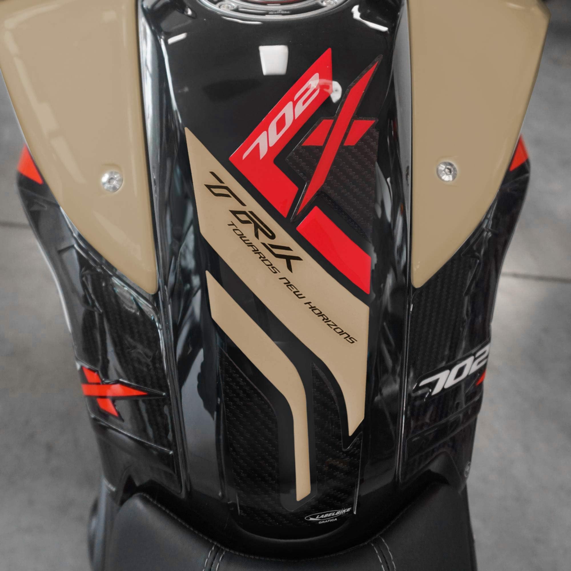 labelbike - Naklejka na zbiornik paliwa 3D z żywicy, dekoracja i ochrona zbiornika motocykla, kompatybilna z Benelli TRK 702X 2023-2025 - kolor beżowy