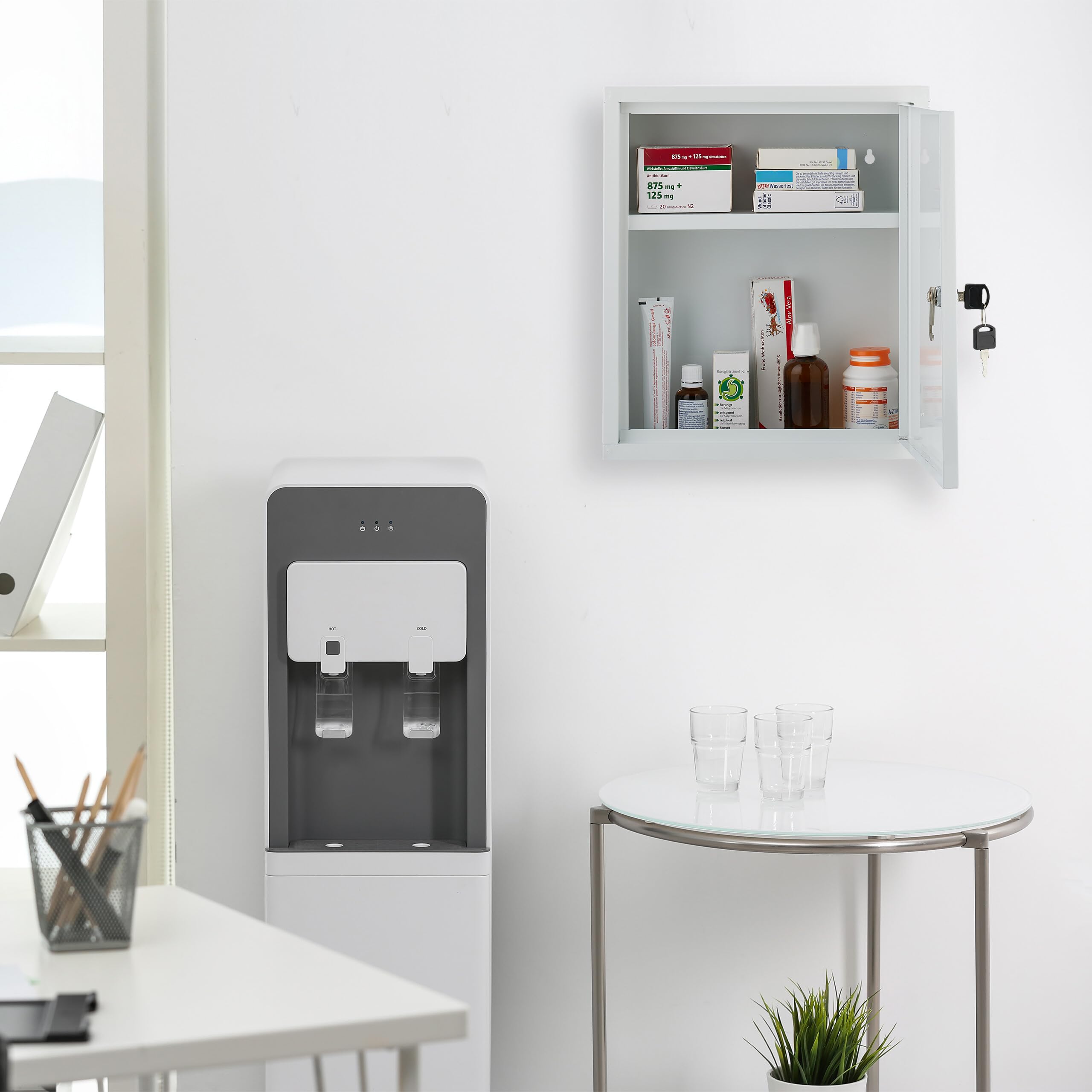 Relaxdays Armoire à Pharmacie, Placard verrouillable, pour médicaments, HxLxP : 36x31,5x10 cm, à accrocher, Blanc - Vert