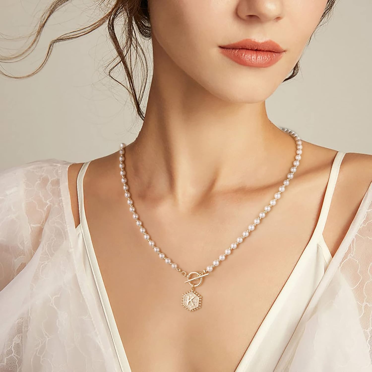 Miniatura 2 de Collar de perlas con inicial de oro para mujer, chapado en oro de 14 quilates, hecho a mano de 0.197in, collar de perlas de imitación redondo,