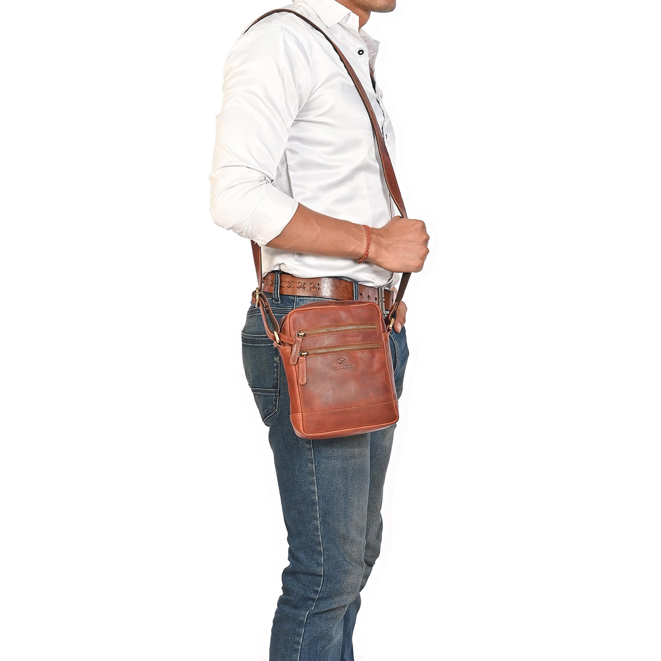 ALMADIH kleine Leder Umhängetasche Herren 9.7 Zoll iPad – LEON braun - Kompakte Ledertasche für Reisen & Alltag Messenger Schultertasche Freizeittasche Tablet Herrentasche Damen