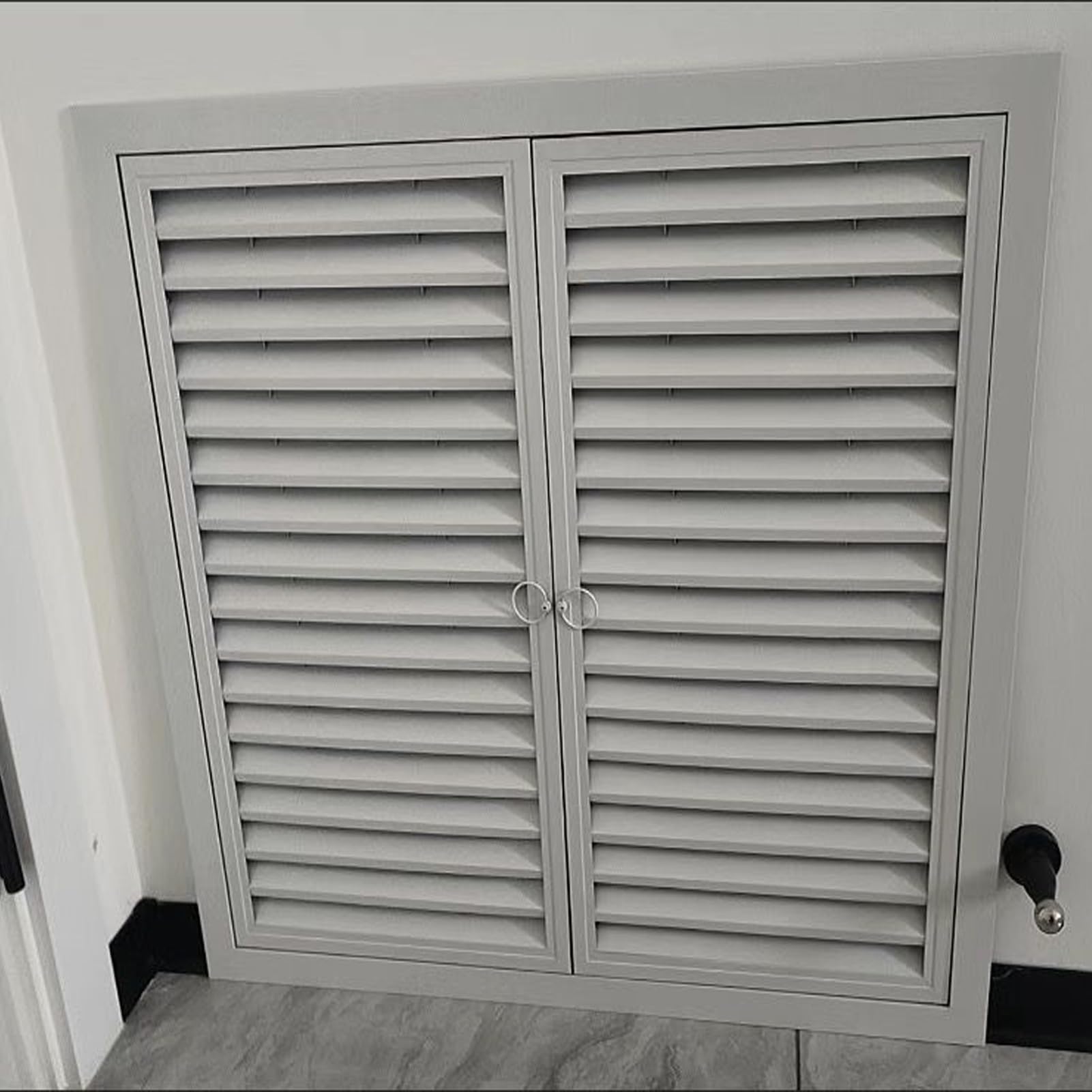 Trappe de visite pour stopper l'humidité des gaines avec double porte ventilée