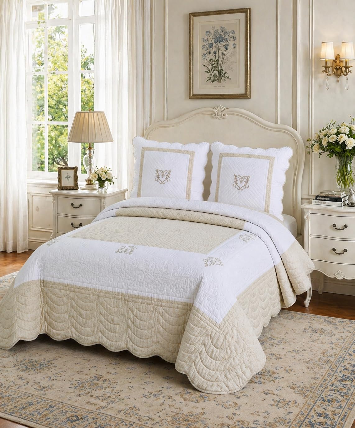 Fanny & Céline Couvre-lit Boutis 260x260 cm 100% Coton avec 2 Taies 65x65 cm – Matelassé Haute Densité, Finition Brodée – Style Français Élégant – Peaceland Couleur Lin