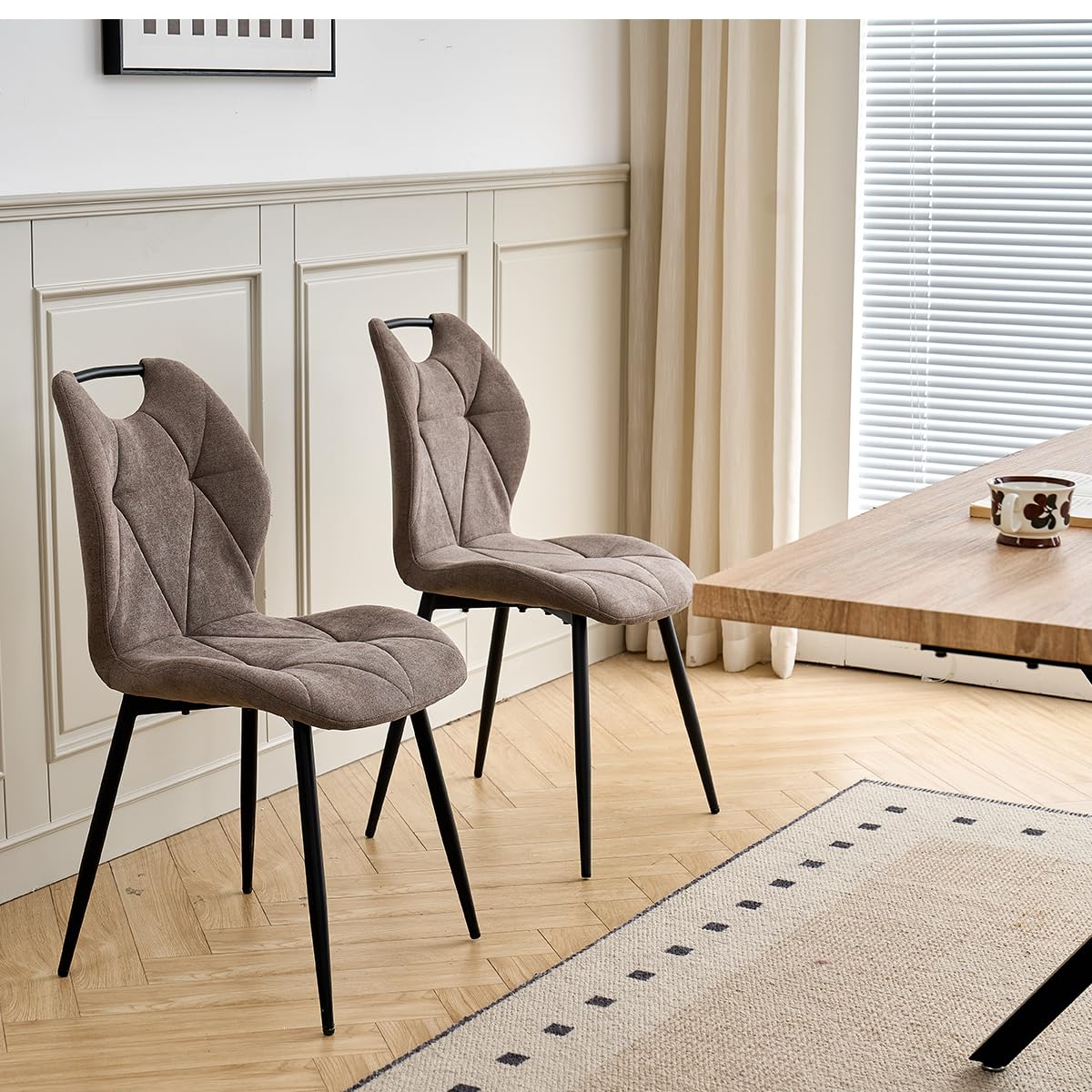 GrandCA HOME Set Tavolo e Sedie da Pranzo da 5 Pezzi, Tavolo Quadrato da 140 cm, 4 Sedia Imbottita in Lino, Adatto per Cucine, Sale da Pranzo e Soggiorni (Legno Chiaro + Marrone)