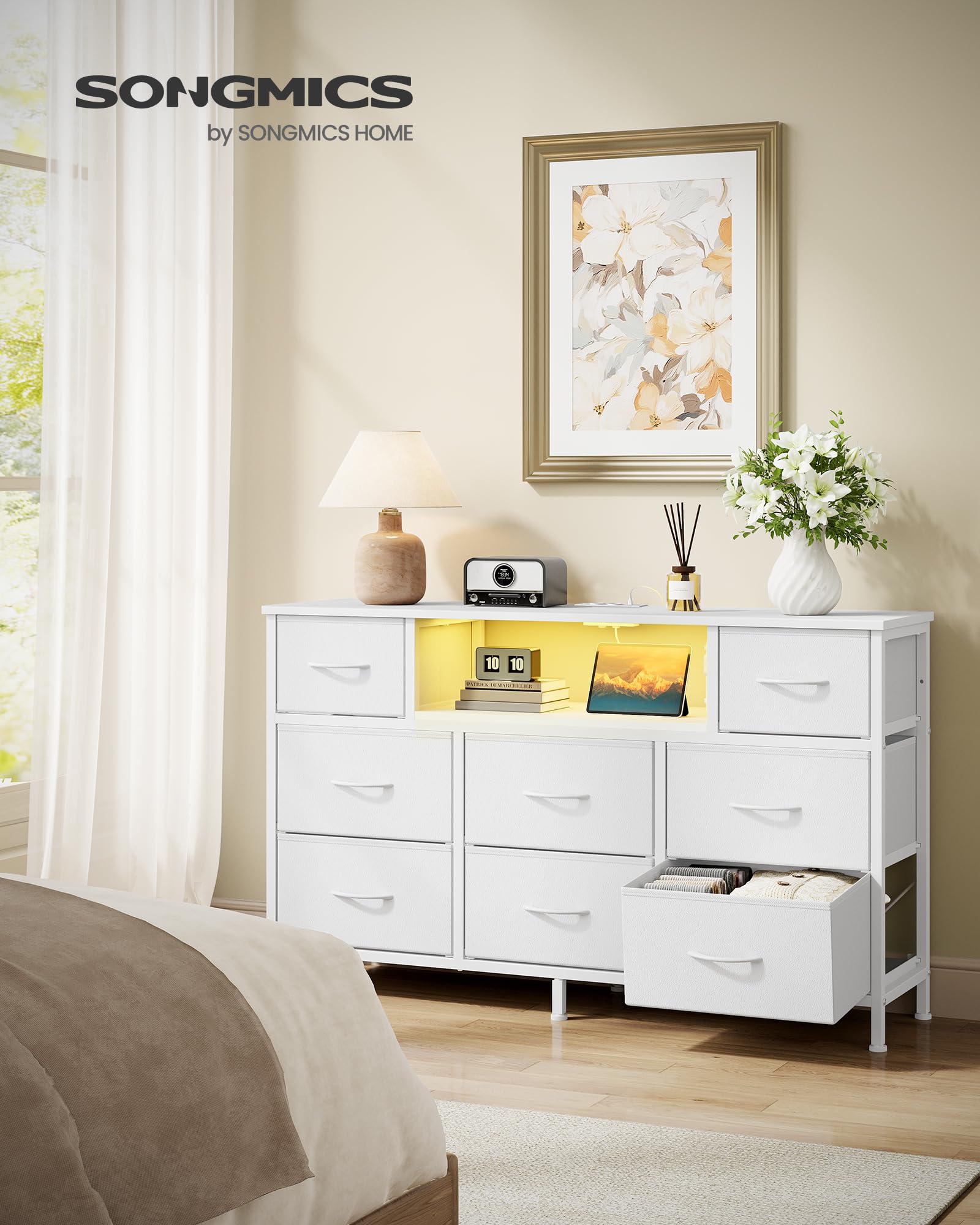 SONGMICS Commode, Meuble de Rangement avec LED et Prises, 8 Tiroirs en Tissu, Étagère Ouverte, 113,8 x 30 x 68,1 cm, pour Chambre, Salon, Blanc Nuage, Collection BELLAH LGS433WH02