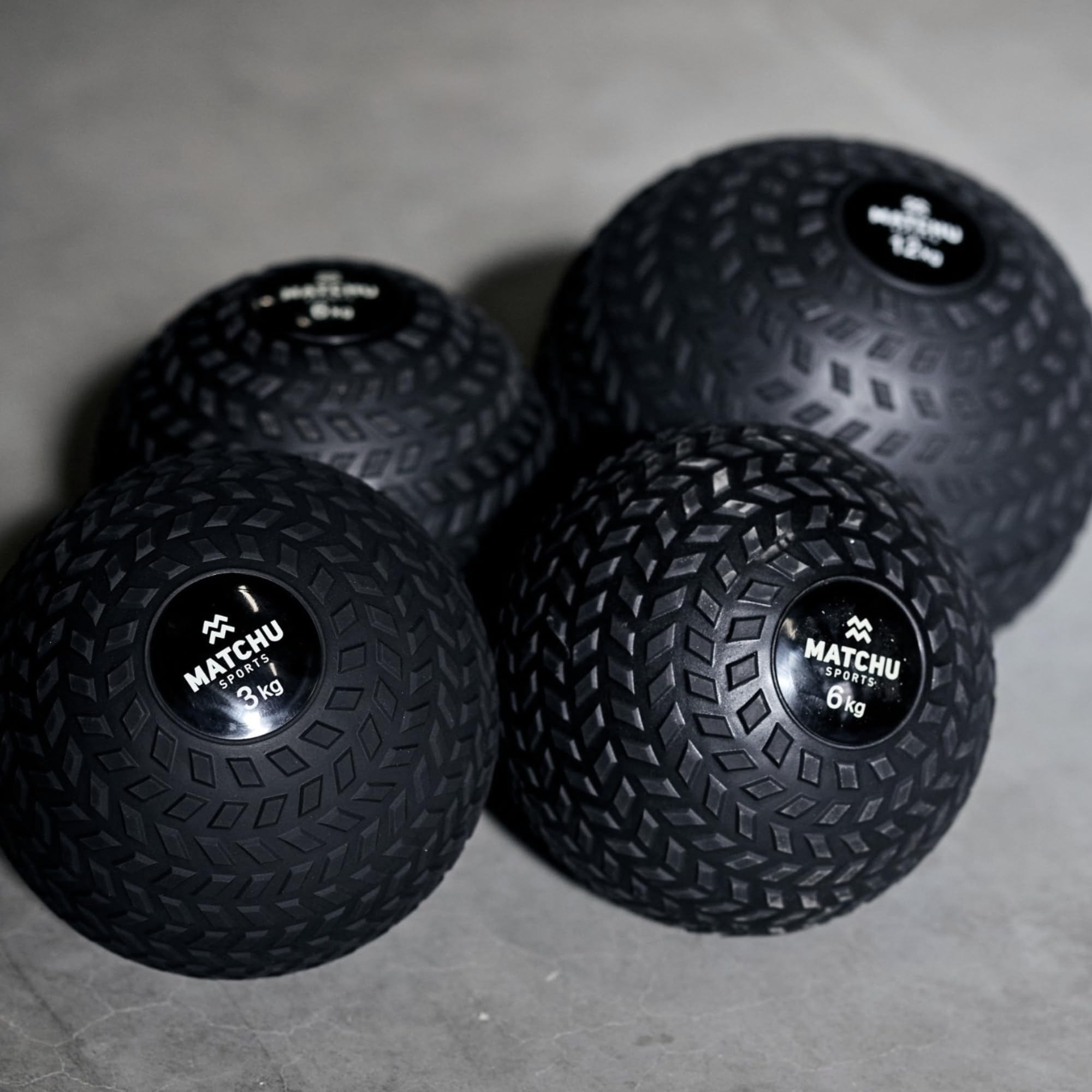 MATCHU - Slam Ball - Slamball - Tire Ball - Boule de Médecine - Fitness, Crossfit, Gymnatistics - Design Robuste - Poignée Supplémentaire - Caoutchouc Solide