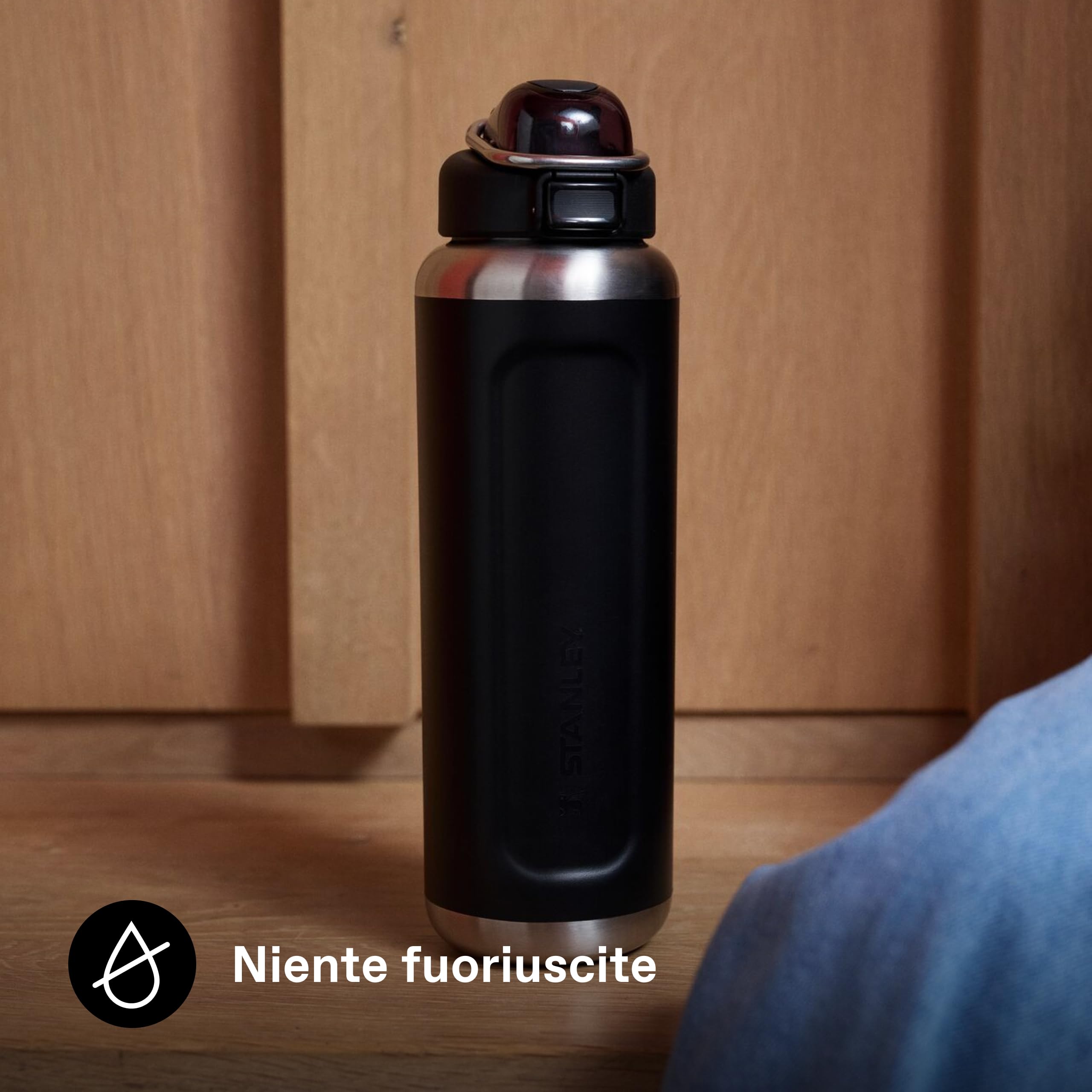 STANLEY 1913 Wellspring Bottle 0.7L - Black 2.0 | 12 Ore Di Freddo - 40 Ore Di Ghiacciata - Senza BPA - Acciaio Inossidabile Riciclato - A Prova Di Perdite