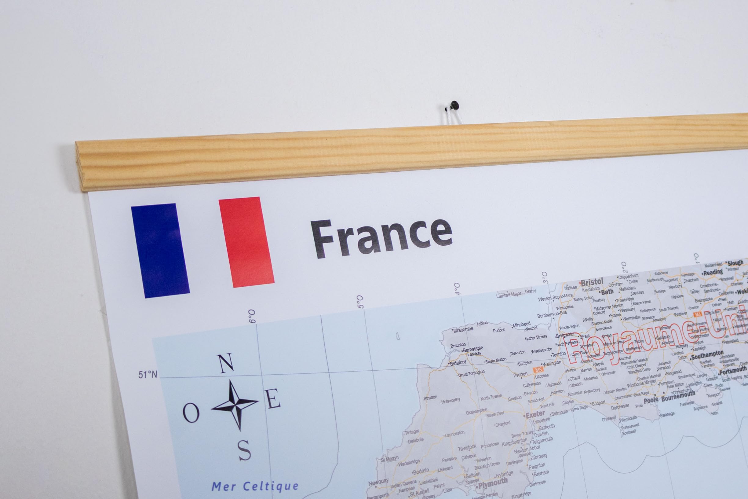 GeoMetro Carte administrative de la France en français de 100 x 100 cm, avec plastification sur les deux faces avec départements et baguettes en bois pour l'accrochage, Départements