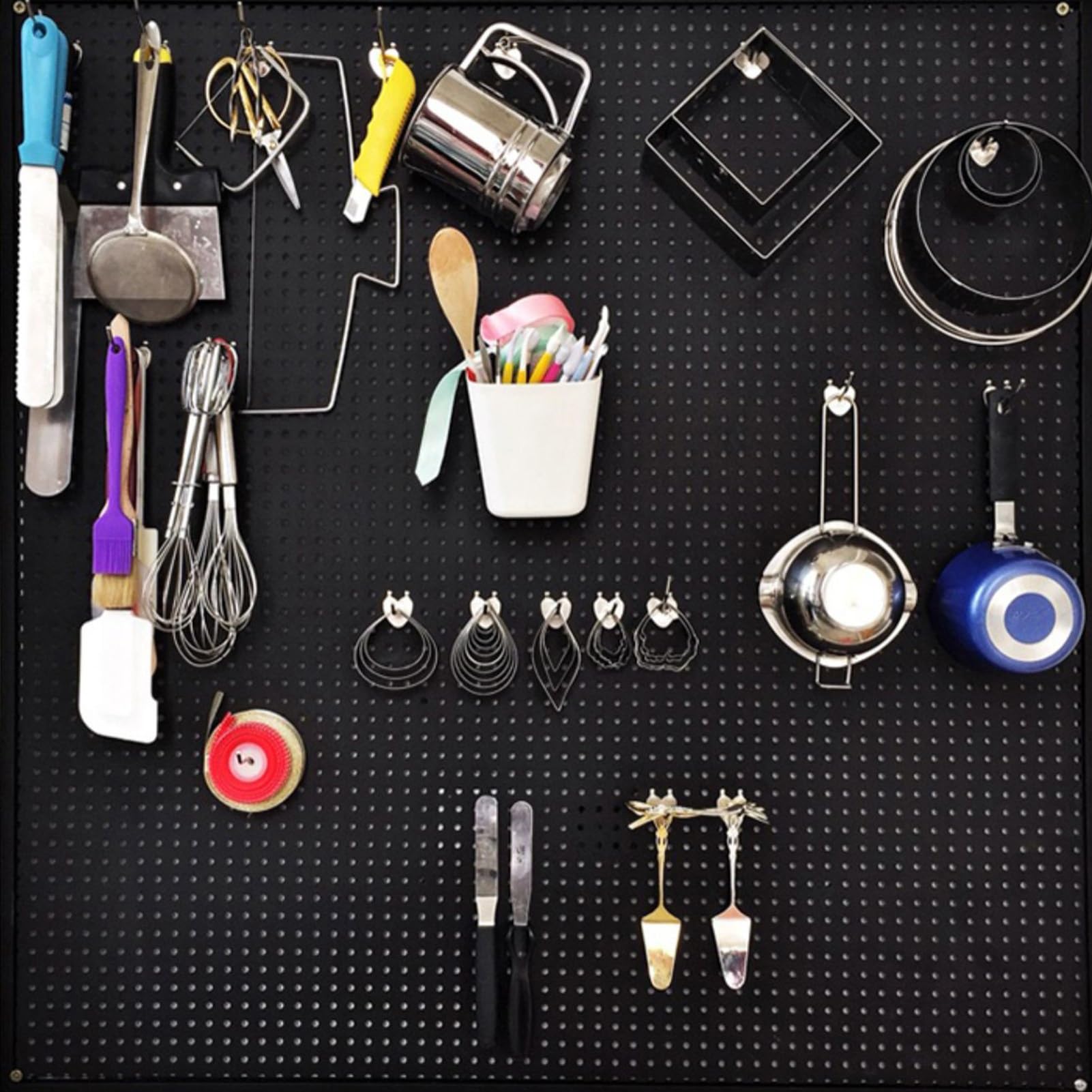 Kit pannello forato, organizer da parete per pannello forato, espositore, scatola portaoggetti per pannello forato per camere da letto, stanze per hobby, garage (nero, bianco, blu