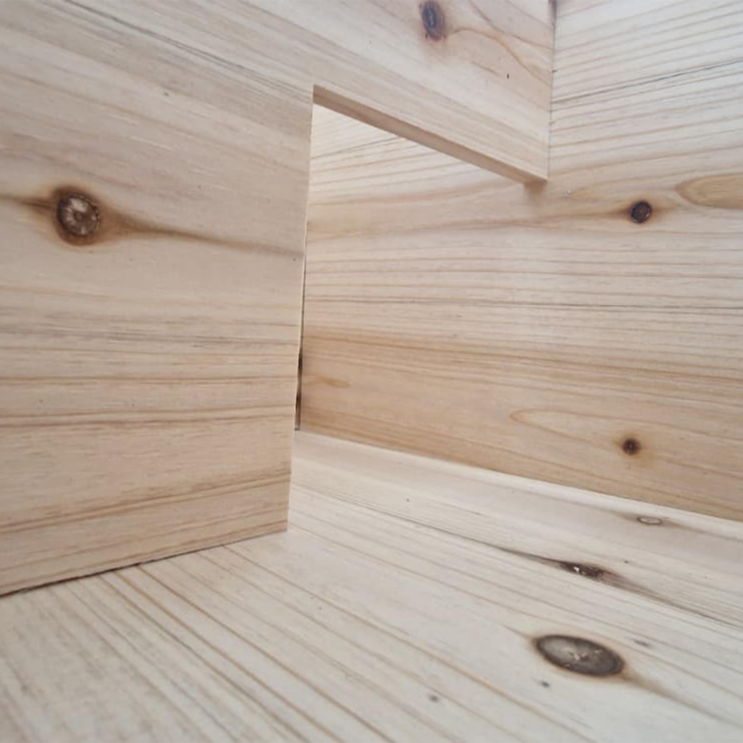 Igelhaus Holz – 32 x 26 x 21 cm – Unbehandelt – Mit Rindendach