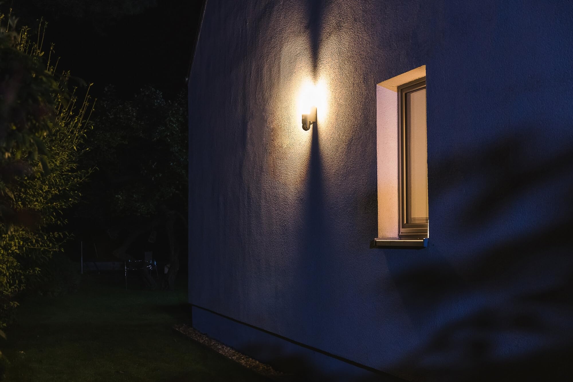 Osram SMART+ WiFi Außenleuchte mit steuerbarer Kamera | SMART+ Wifi Wall Camera, Kunststoff, Dunkelgrau, 25000 h, 1-Pack