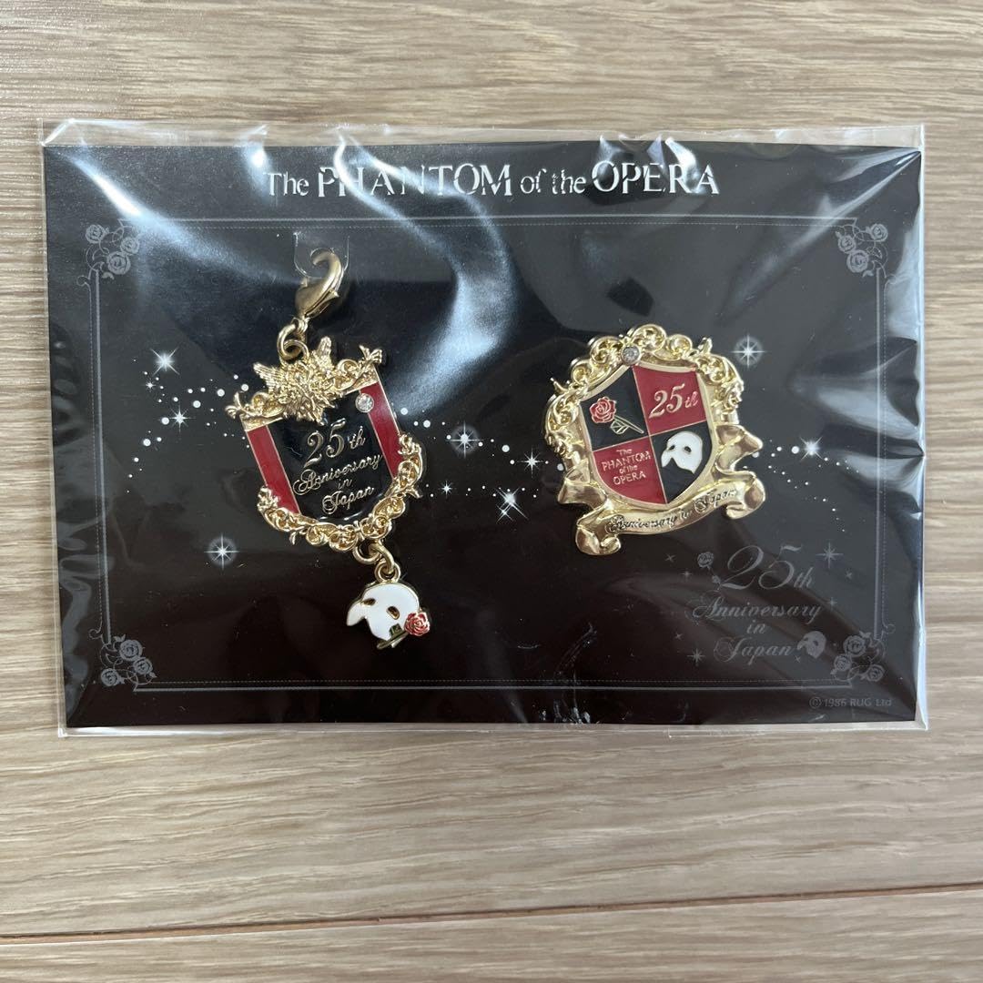 オペラ座の怪人　ピンバッジ Amazon.co.jp: 劇団四季オペラ座の怪人 記念ストラップ ピンバッジ