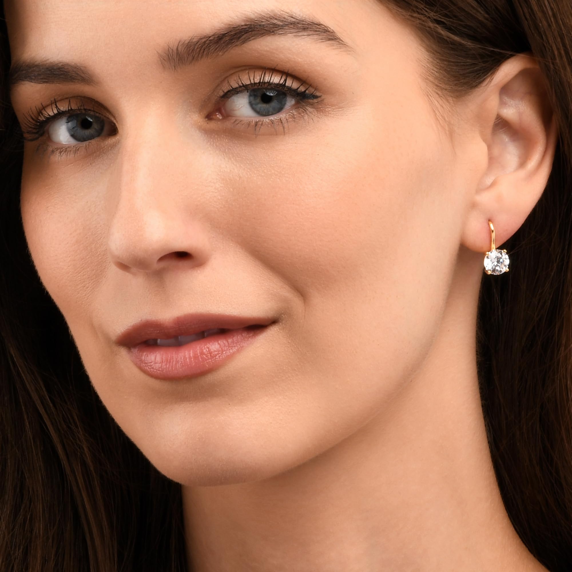 Diamond Treats Damen-Ohrhänger aus 925er Sterlingsilber oder 18 Karat vergoldetem Silber mit weißen runden 8 mm Zirkonia-Steinen, Hängeohrringe mit Zirkonia, edler Damenschmuck mit Geschenkbox