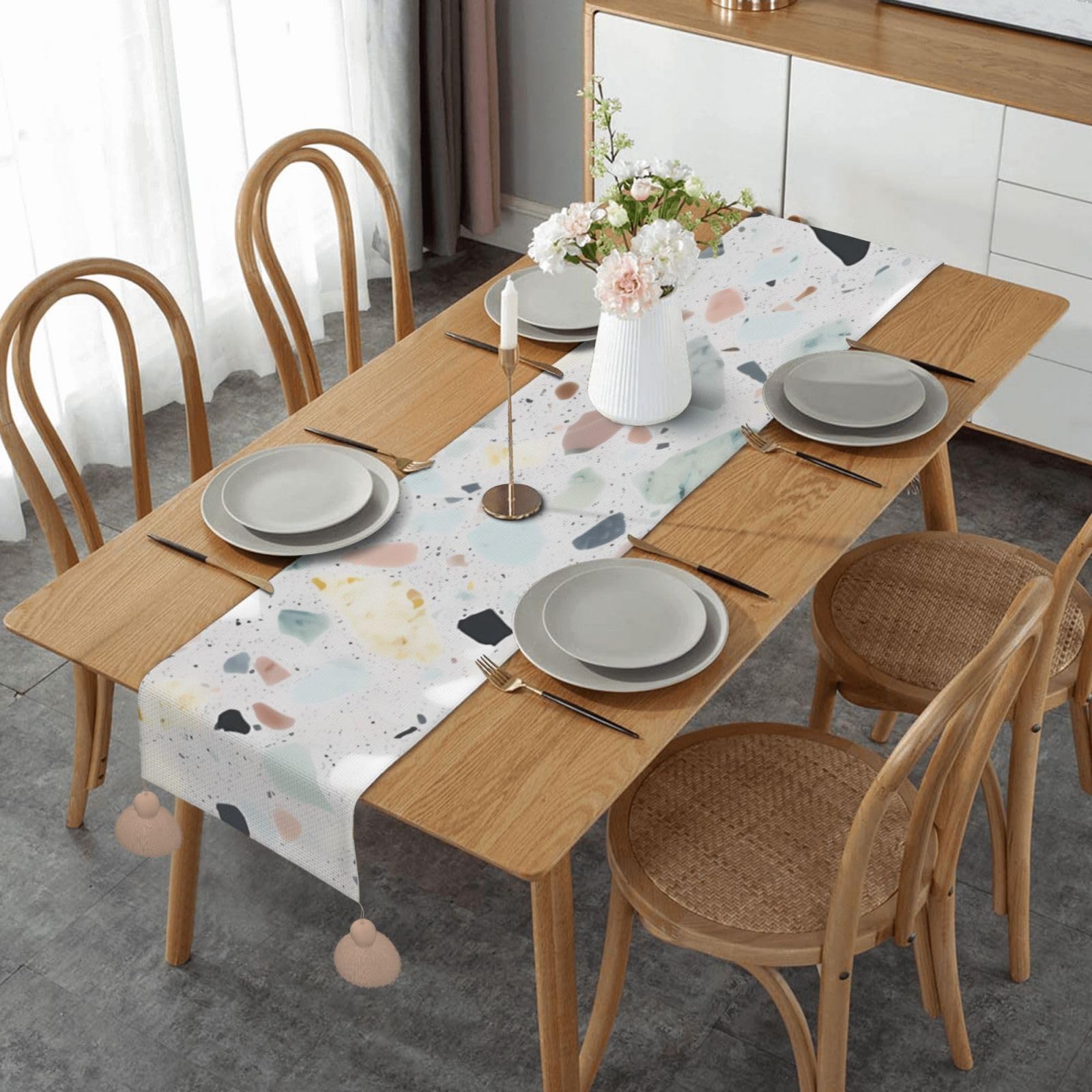 Chemin de table en lin terrazzo marbré pour une ambiance dîner de ferme