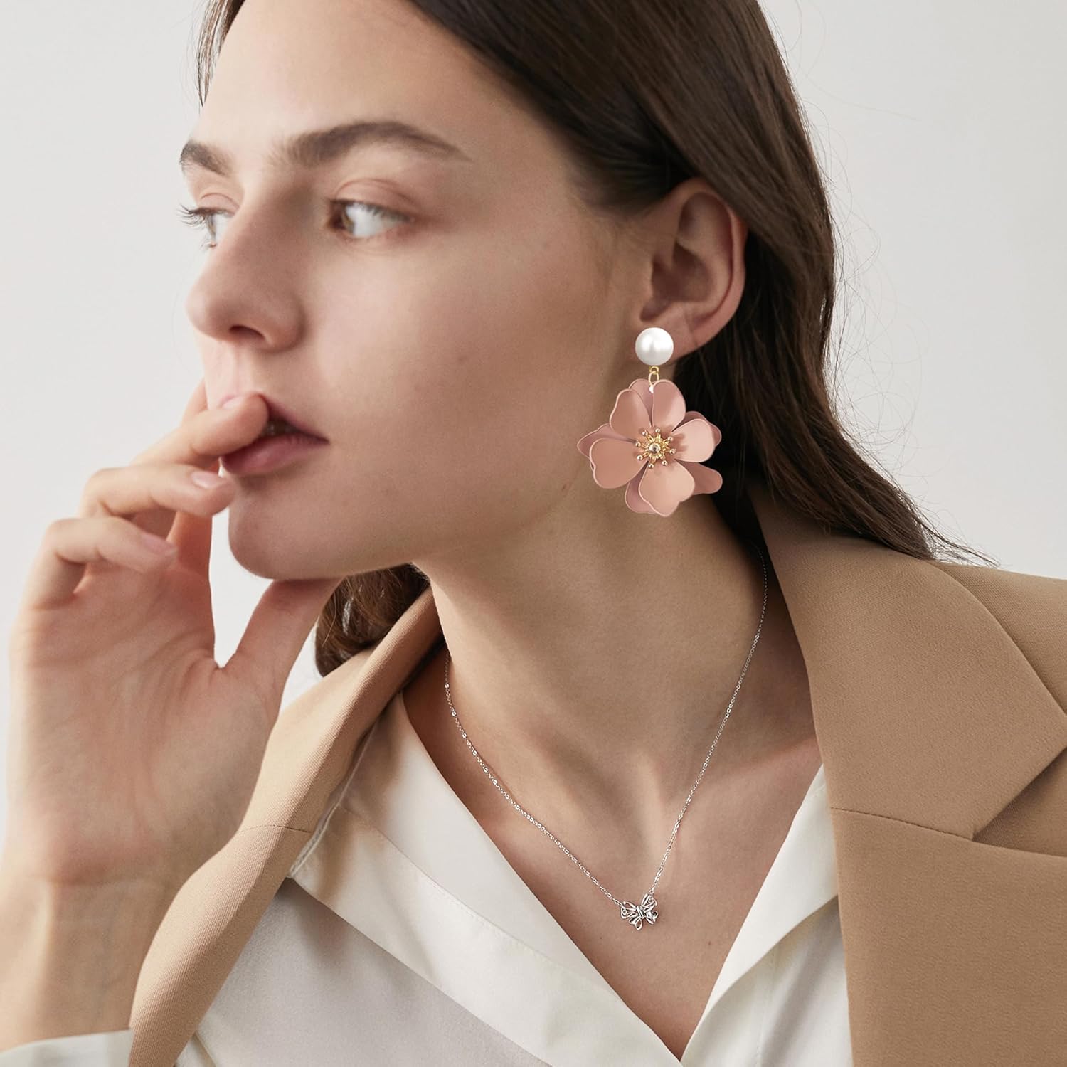 Pearl Flower Floral Stud Earrings with God Bud Boho Hippie Studs for Women Aesthetic Earrings Cute Small Gold Minimalist Jewelry - Image 3