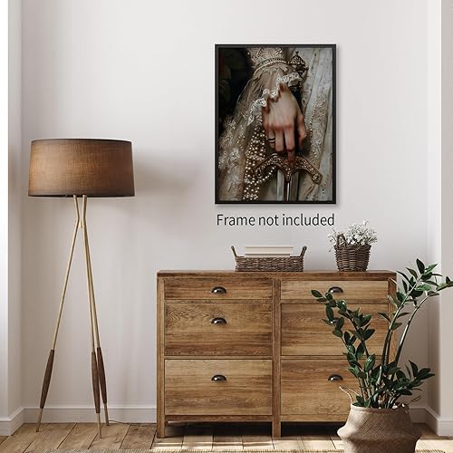 Miniatura 4 de WLZWD Póster victoriano oscuro Moody retro antiguo gótico, arte de pared vintage con encaje de mano sosteniendo espada, pintura en lienzo para