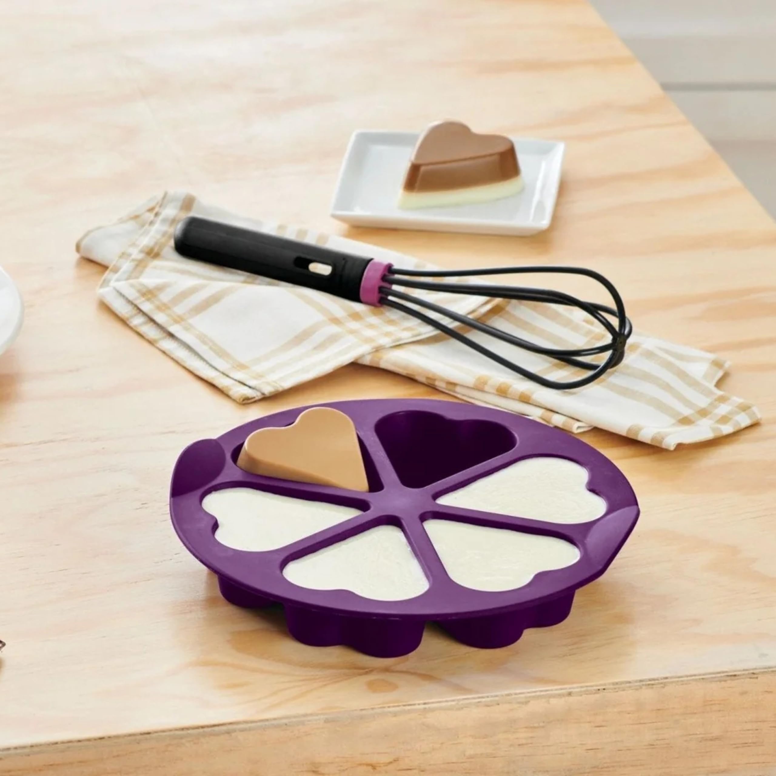 Tupperware Moule 6 Cœurs Silicone Platine Sans BPA - Pâtisserie Anniversaire Saint-Valentin Fête - Démoulage Facile Intérieur Brillant - 23 cm - Idéal Famille Maison Qualité Professionnelle