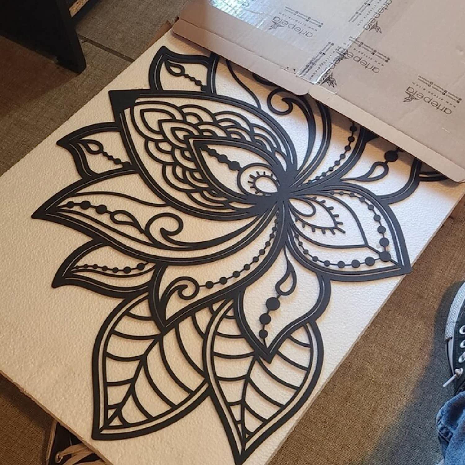Decorazione della Parete Mandala, Arte della Parete del Fiore di Loto in Metallo, Decorazione per la Meditazione Yoga, per L'Ufficio della Camera da Letto Soggiorno Sala Yoga,Nero,60x40cm