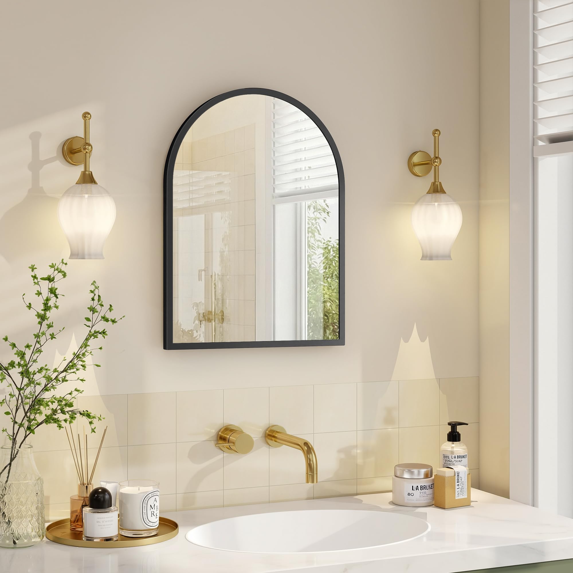 SONGMICS Miroir Salle de Bain, Miroir Mural Arqué, Cadre en Aluminium, 40 x 30 cm, avec Film de Sécurité, Montage Facile, pour Salon, Chambre, Salle de Bain, Noir d'encre LWM013BD01