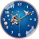 QINFIEY 12 Inch Mouvement silencieux Horloge murale pour enfants, Non Ticking Enfants Horloge murale ronde Batterie exploitée Space Style de voyage Décor enfants Horloge pour la maison école garçons chambre à coucher salon (blanc)