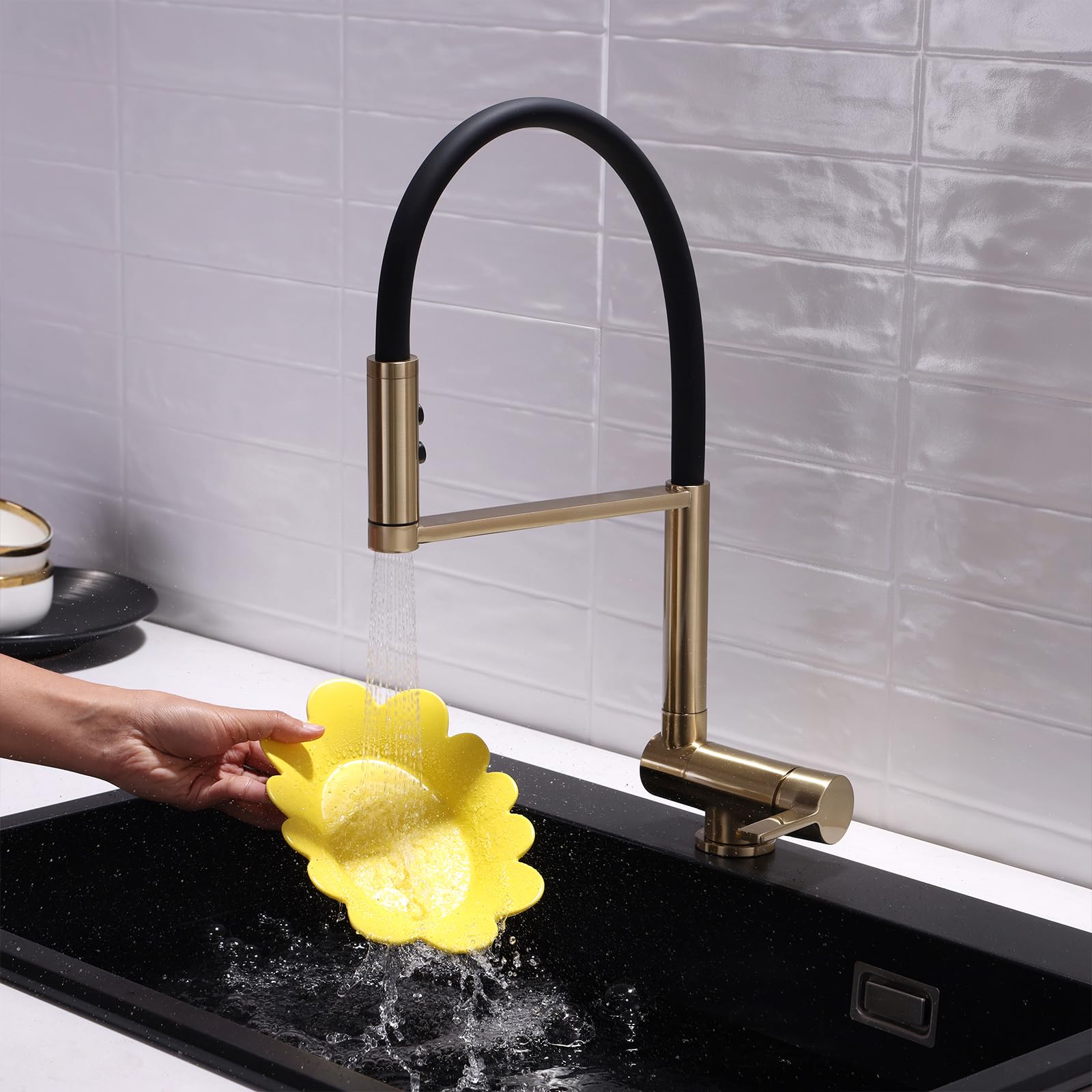 ZQFHSX Kitchen Mixer Tap with Pull Down Spray, Flexible Spout, 360 Swivel Design