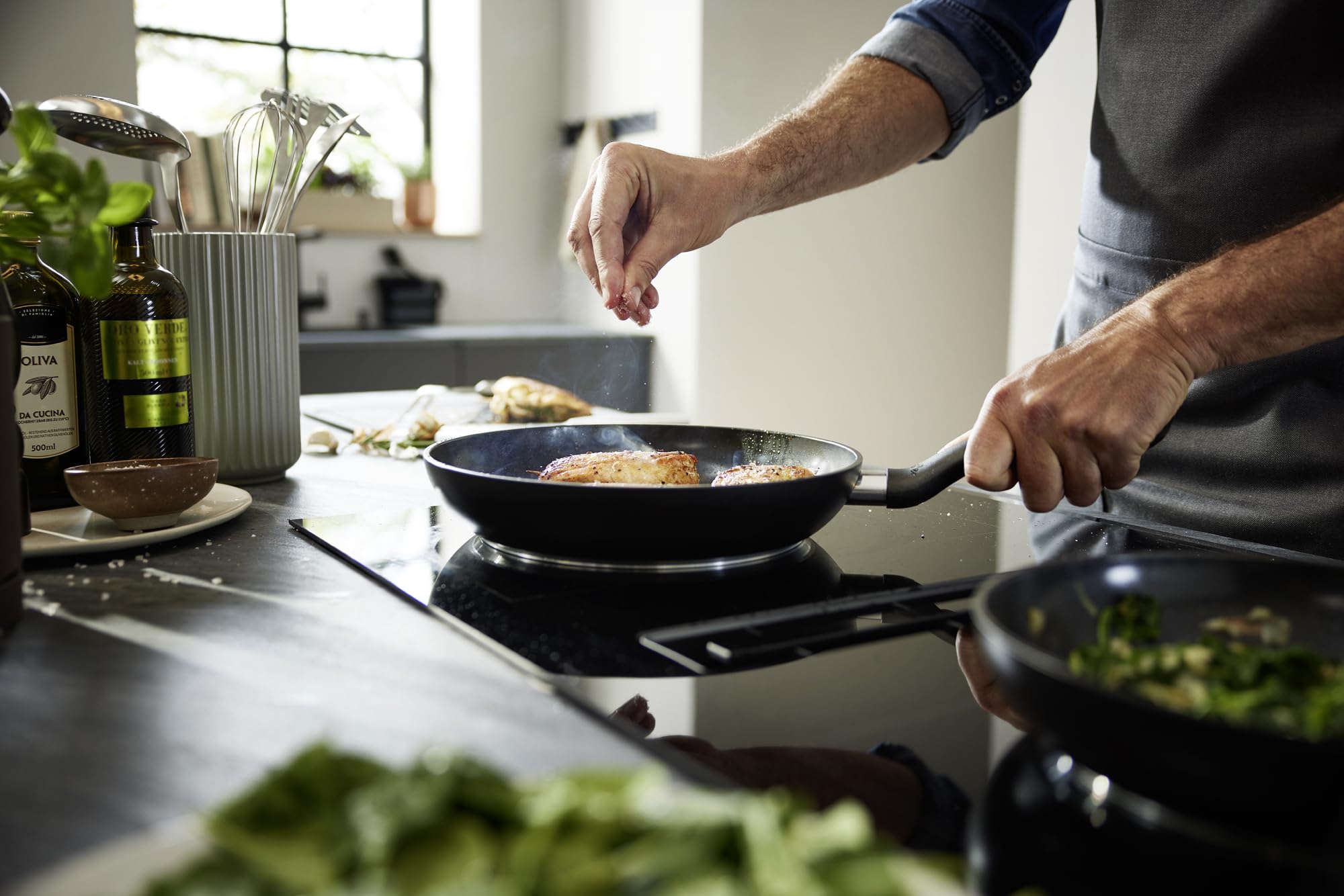 Fissler Essential Black/Padella rivestita in alluminio (20 cm) rivestita in ceramica, padella prodotta senza PFAS/PTFE, a induzione, made in Germany