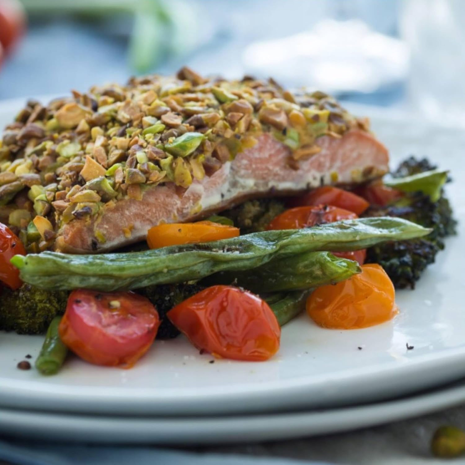 HiFood Pistacje prażone i solone, w łupinach 1 kg, duże opakowanie, chrupiące, idealne na aperitif i jako przekąska, naturalne źródło żelaza