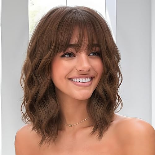Miniatura 38 de Nnzes Melena ondulada corta con flequillo para mujer, longitud hasta el hombro, estilo Bob rizado, pelucas sintéticas encantadoras con cabello negro