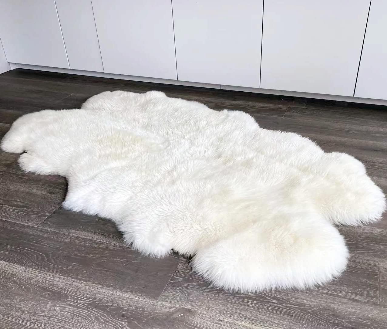 HUAHOO Premium Genuine Sheepskin Rug Real Australia Sheepskin Natural Luxury Fluffy Lambskin Fur Area Rug Seat Covers for Kids Bedroom Sofa Chair Cover Pets Dogs Mat Quarto Pelt/4' x 6' White/Ivory