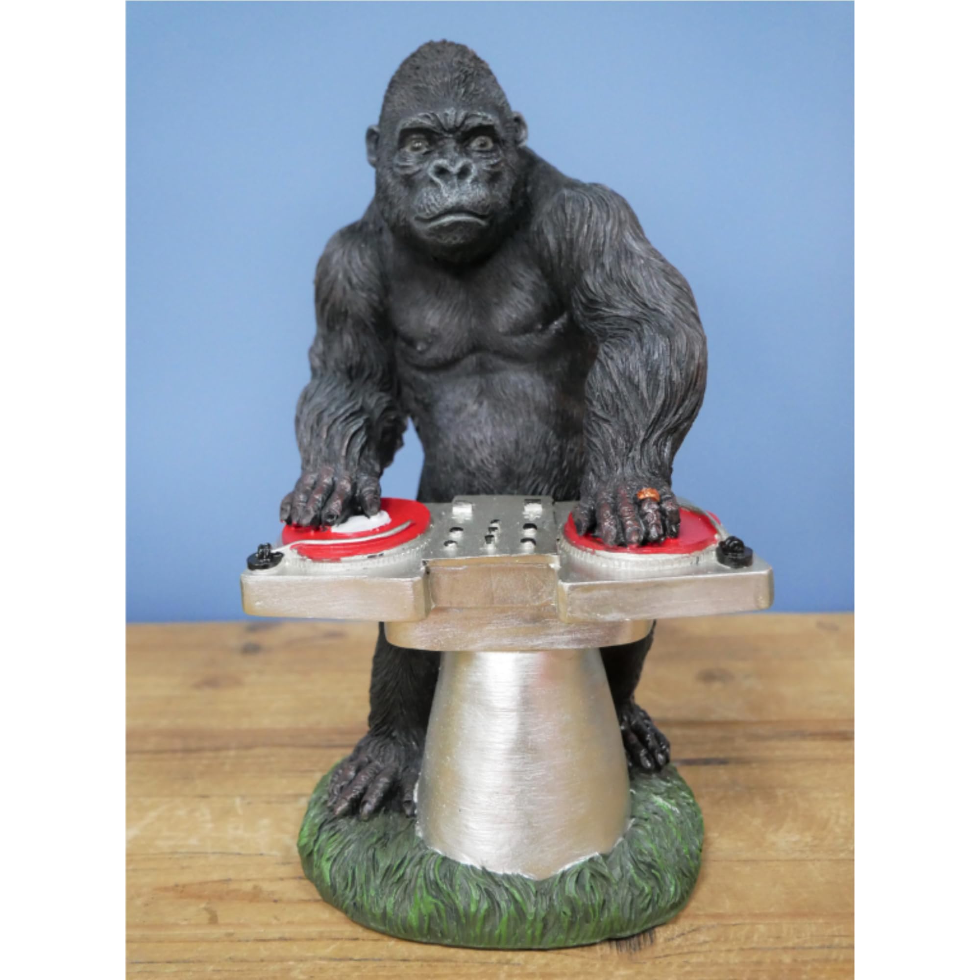 Fyne-Finds DJ Pete Kong Ornament Resin Gorilla Music Statue Home Garden Monkey Decorative Gift