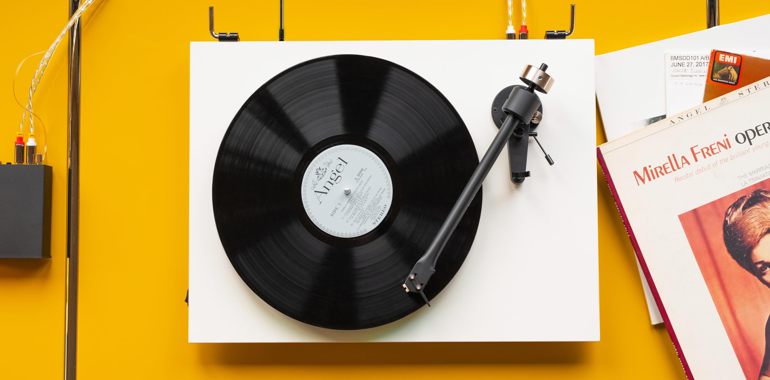 Pro-Ject T2 Super Phono Platine audio Plug and Play avec préampli MM-Phono de qualité supérieure, plateau en verre massif, blanc