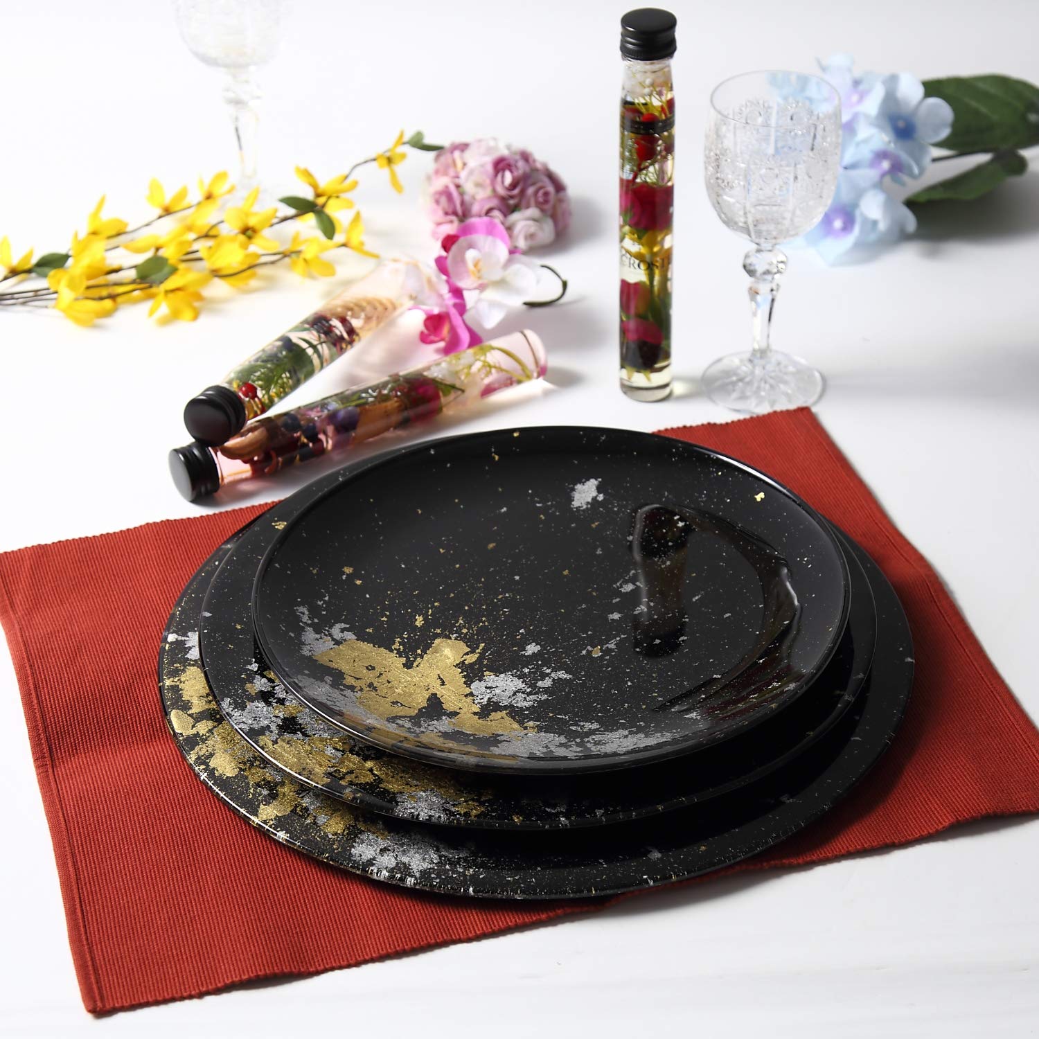 Assiette à dîner japonaise en verre Urushi Ø 31 cm, noir de jais avec feuille dorée, passe au lave-vaisselle