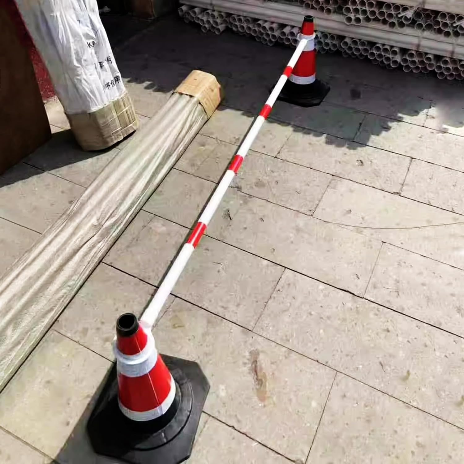 Cône de signalisation rétractable pour une meilleure gestion du stationnement et contrôle de la sécurité, idéal pour les événements et la sécurité routière