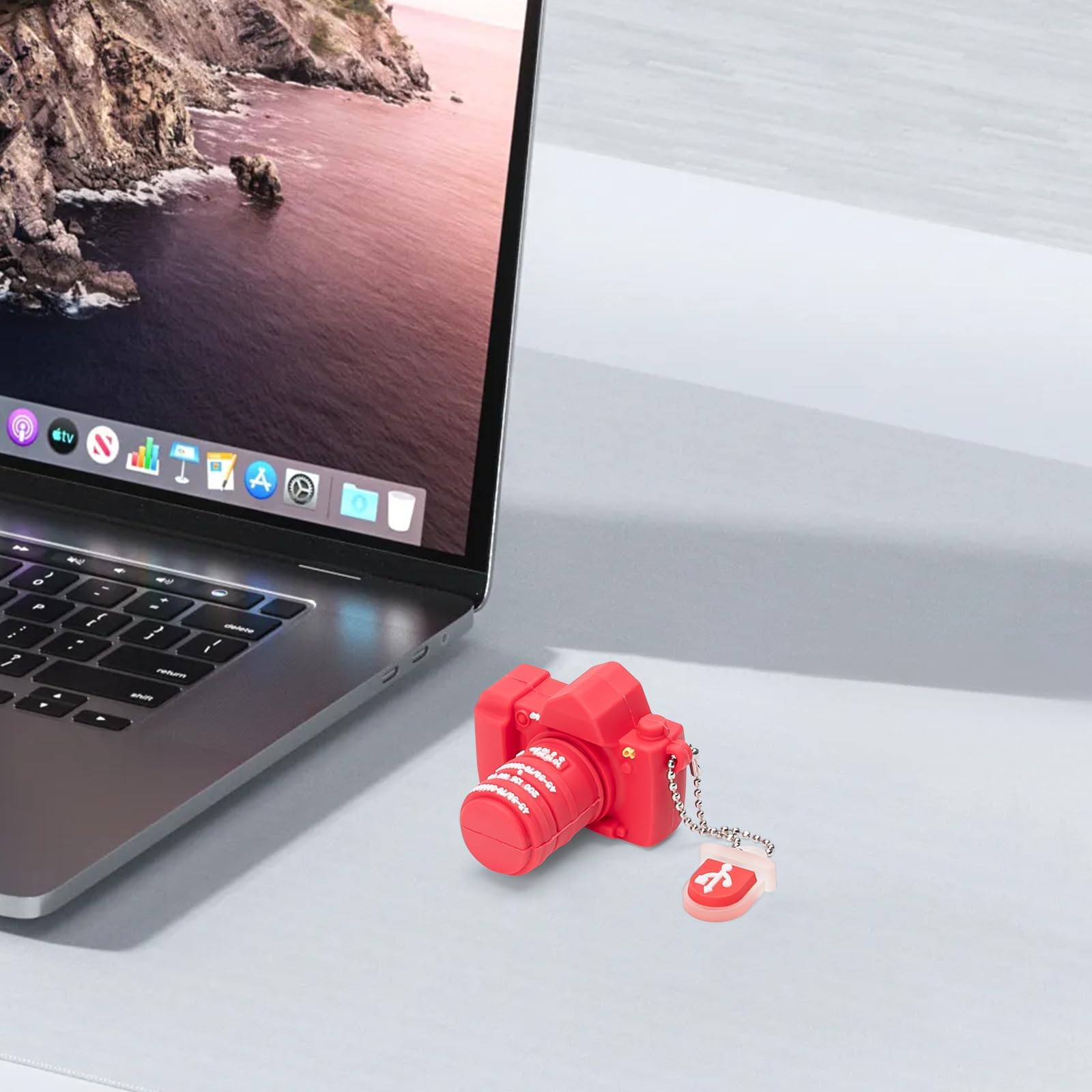 32 GB USB-Flash-Drive Thumb Drive External Data Storage Device Perfect for Gifting to Family and Friends (Red Camera)