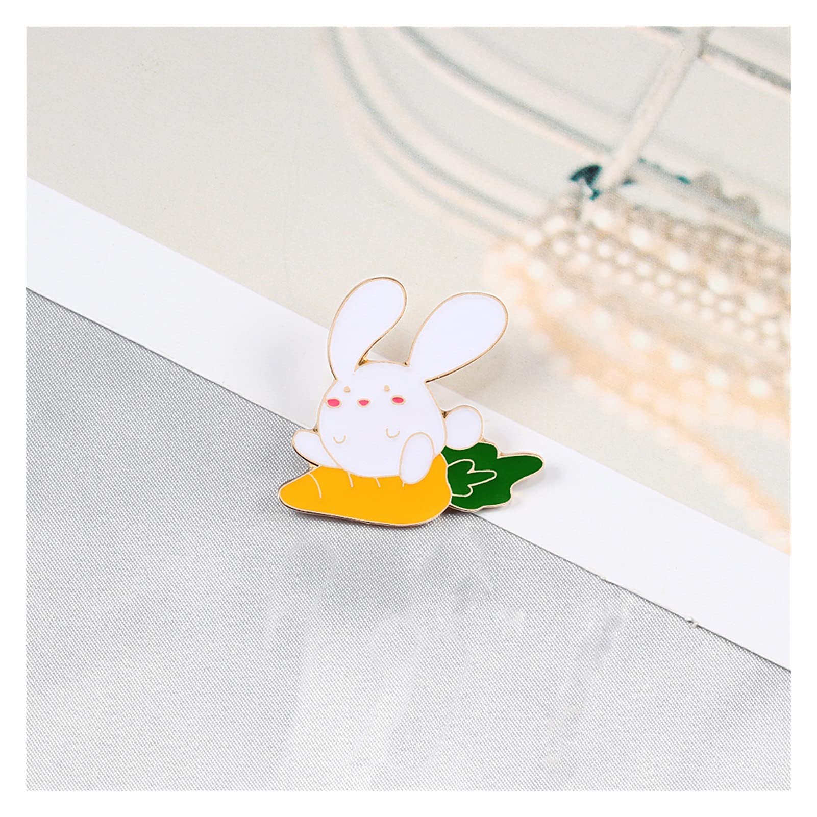 WXKAGF Brosche Karotte Emaille Pins Niedliche Kaninchen Kette Broschen Tiere Abzeichen Frauen Denim Jacken Kragen Anstecknadeln Cartoon Schmuck Geschenke