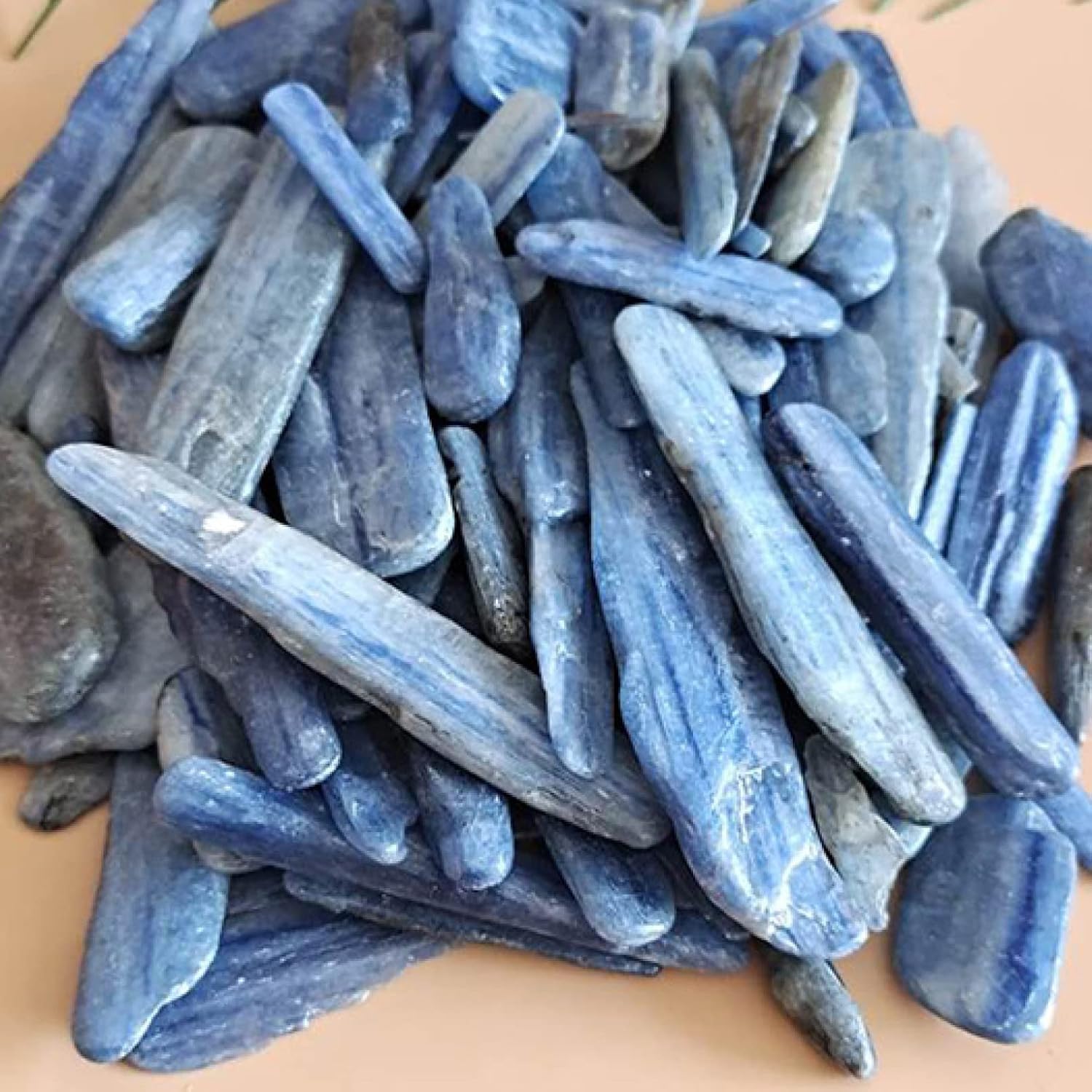 100g Natural Kyanite Polished Thin Slice Shape Blue Crystals Tumbled Gravel Gemstone for Fish Tank Decor Natural Stones Household