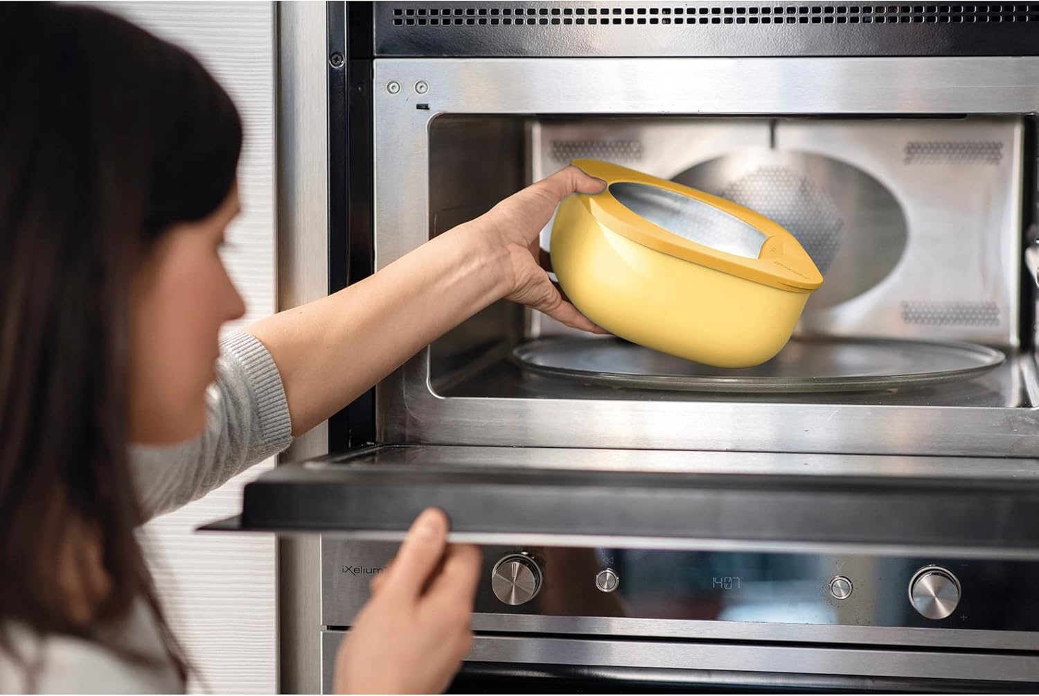 Guzzini - Kitchen Active Design, STORE&MORE, Deep Airtight Fridge/Freezer/Microwave Containers (L) - Ochre, 19,5 x 19,5 x h12,3 cm | 2800 cc - 170705165