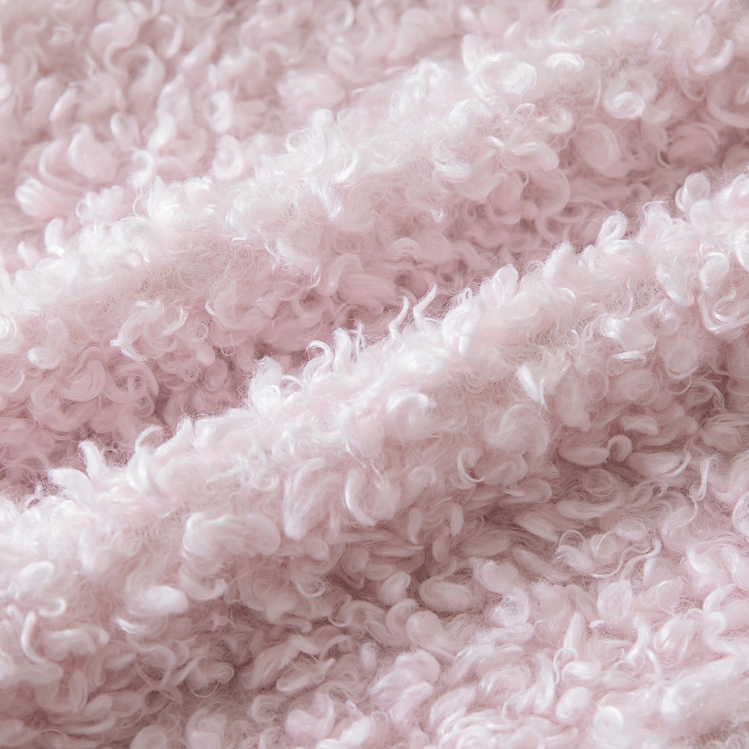 MANDIOO 2 Pieces 22x22 Inch Pink Faux Fur Throw Pillow Covers Boucle Decorative Sherpa Pillow Covers Thick Fuzzy Fleece Pillowcases Cushion Covers for Sofa Couch Bed Living Room