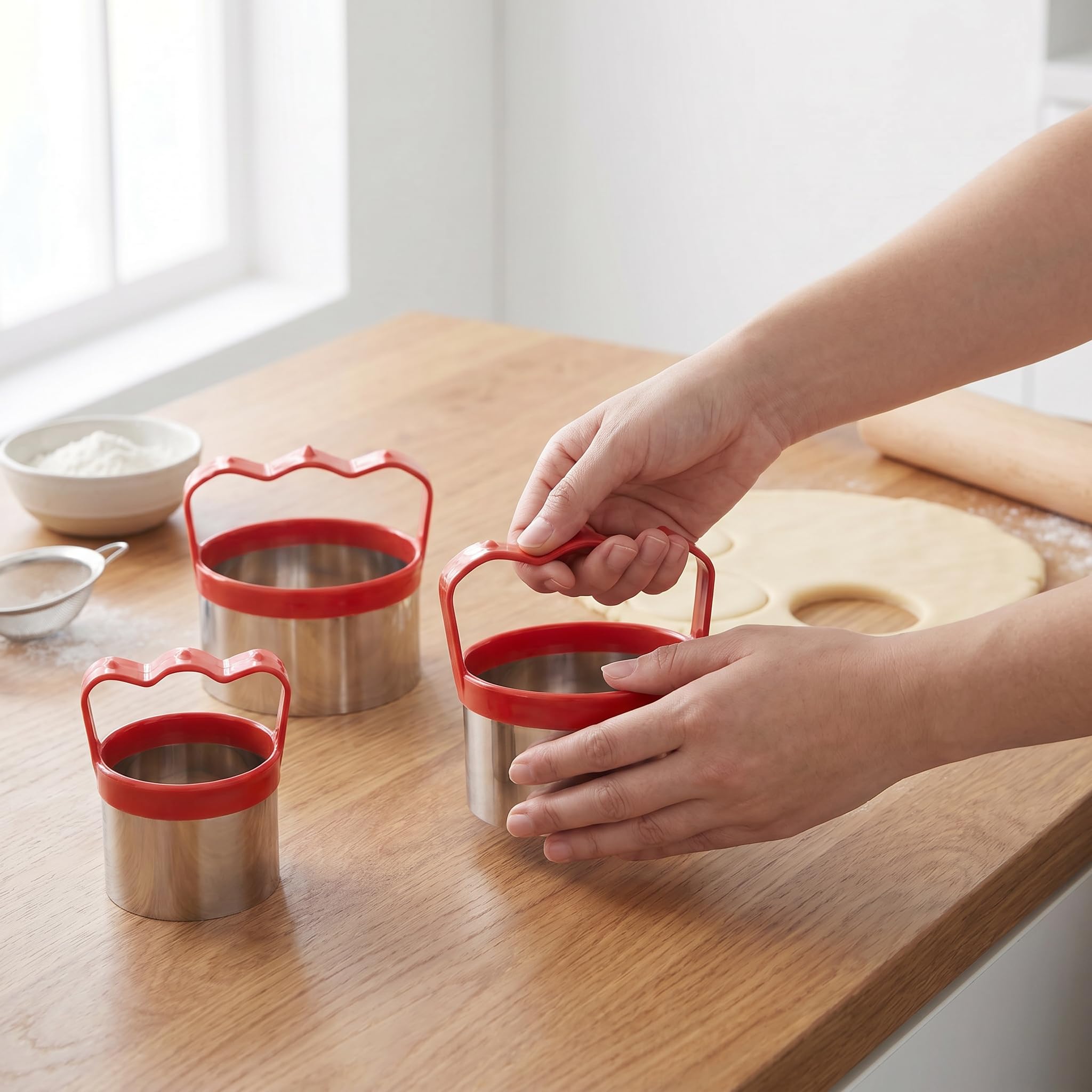 Juego de 3 cortadores redondos de galletas de acero inoxidable para hornear, agarre cómodo, mango de silicona roja