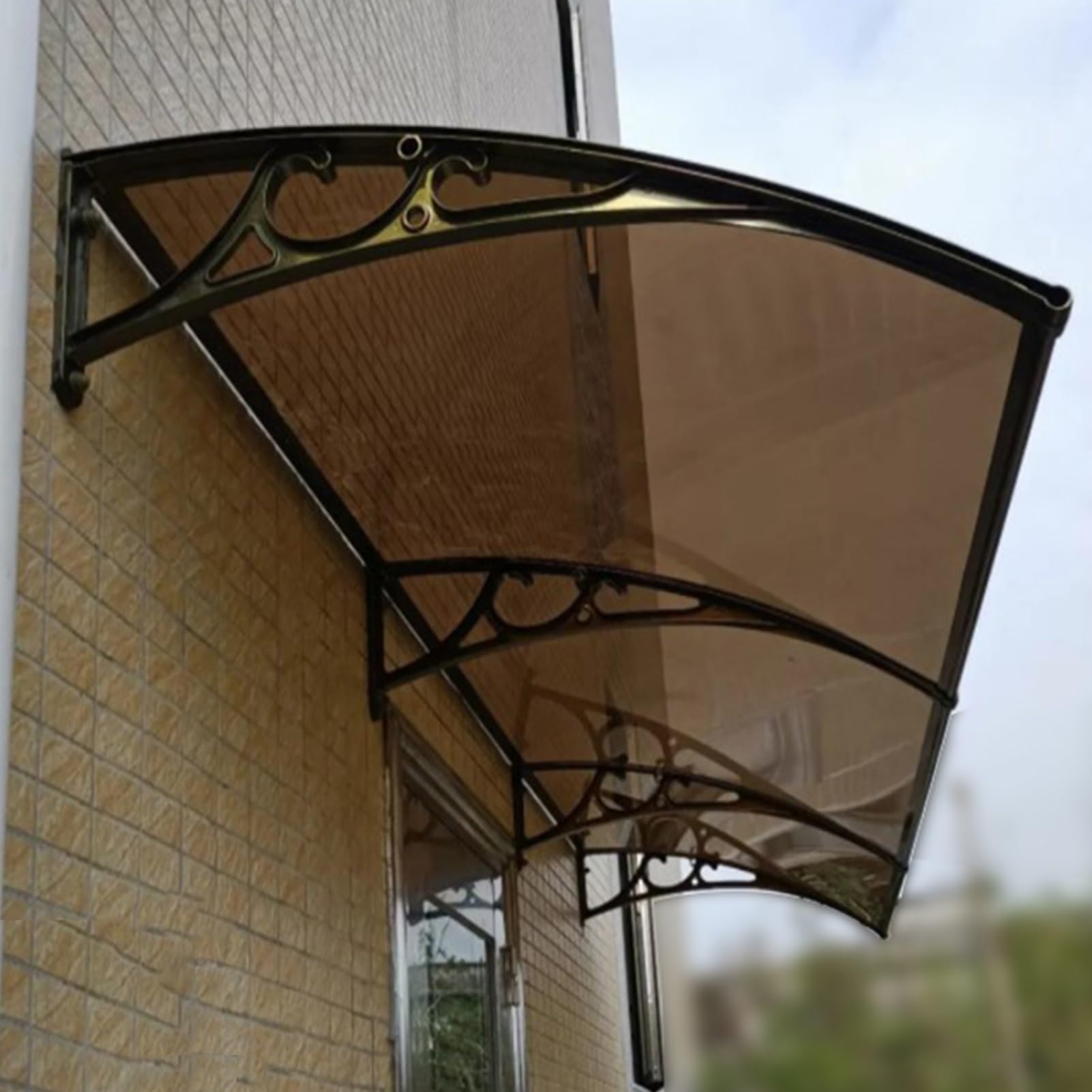 Auvent de porte évitant les infiltrations d'eau avec sa housse en polycarbonate