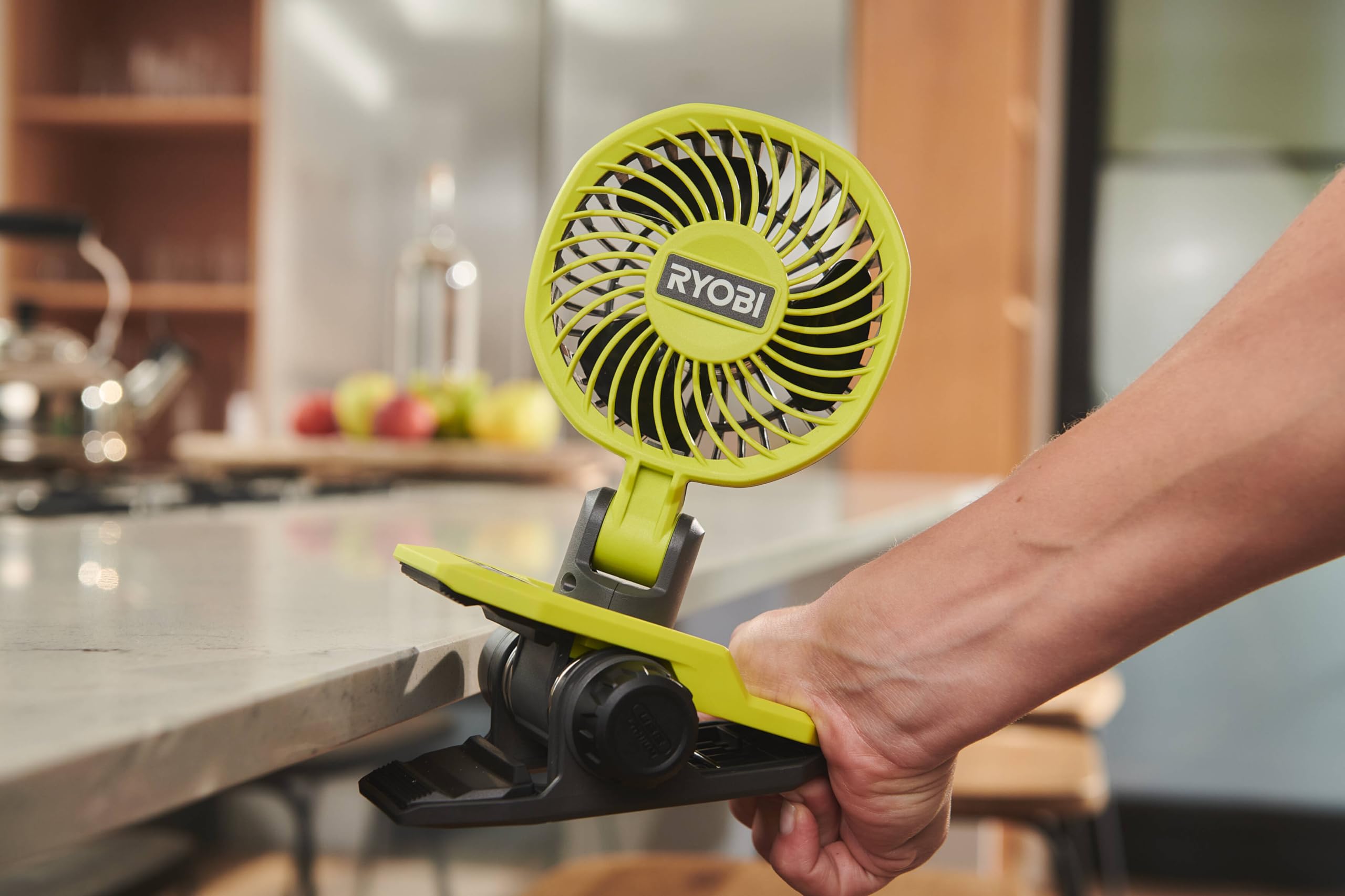 RYOBI 4 V USB-LITHIUM Akku-Clip-Ventilator RCF4-0, 325° drehbarer und 180° schwenkbarer Kopf, ohne Akku und Ladegerät