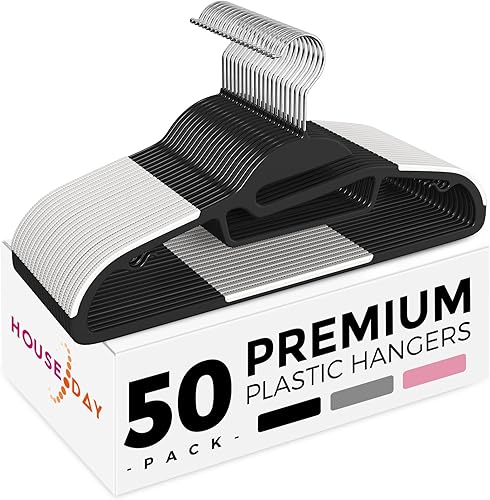 HOUSE DAY Paquete de 50 perchas de plástico resistentes que ahorran espacio, perchas antideslizantes con almohadillas de goma, perchas duraderas