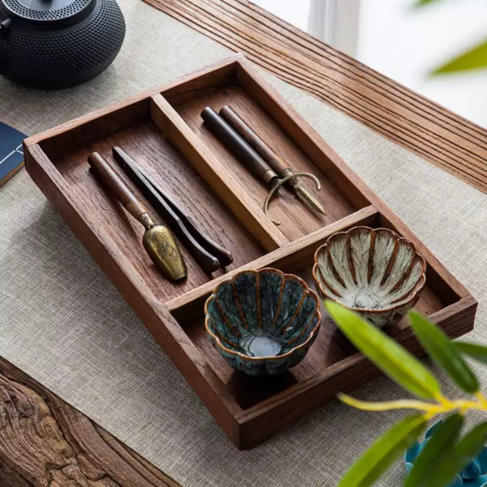 Milageto Bandeja de Servir con Organizador de, Cesta Organizadora De Madera con Asa Y 4 Compartimentos, Dimensiones Externas 30cm Largo X 20cm Ancho X 14cm Alto Compartimento 1 8cm X 8cm X 4.5cm.