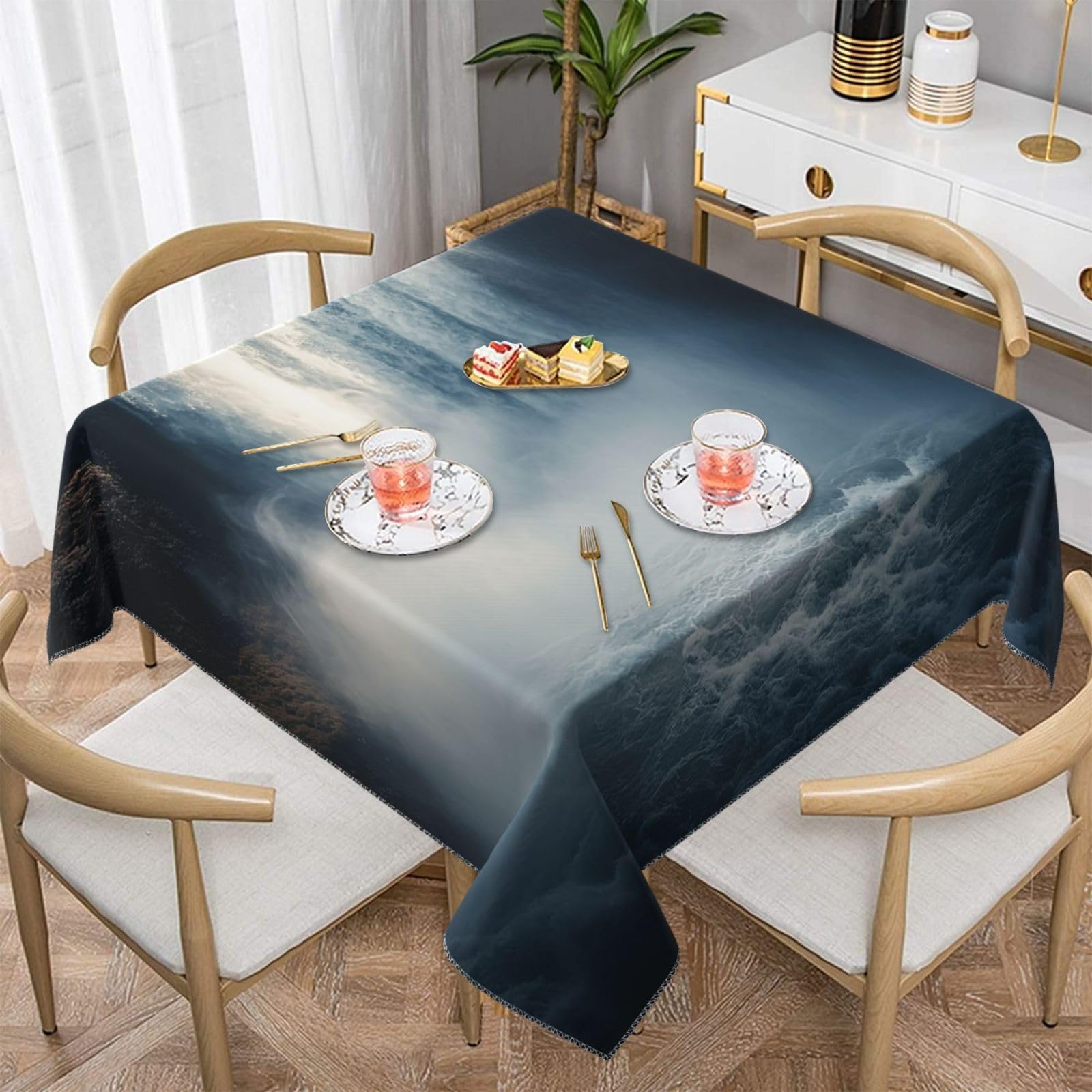 Nappe en polyester de qualité supérieure au décor cascade brumeuse de 140x140 cm
