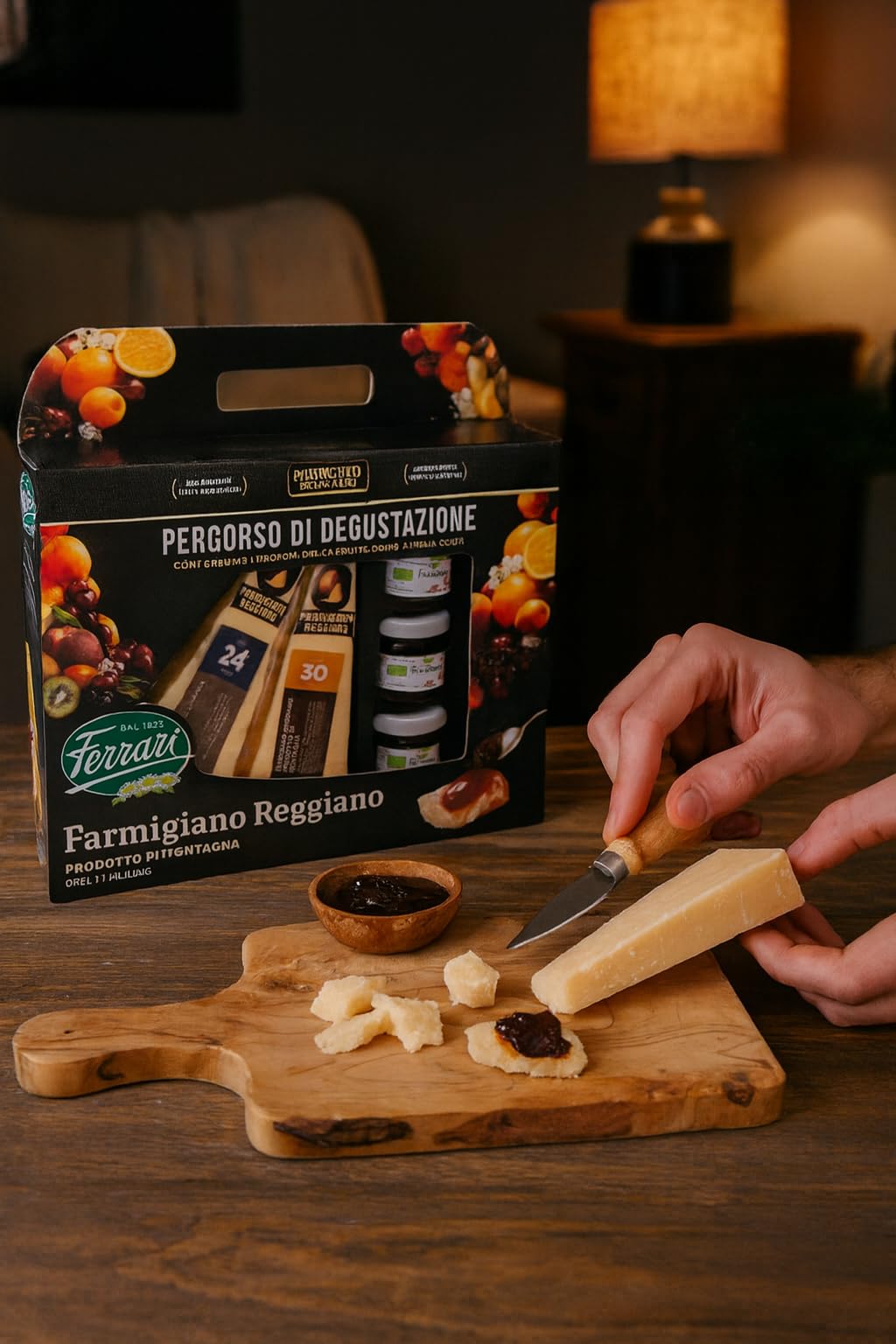 Confezione con Formaggi Italiani Stagionati 24 e 30 Mesi e 3 Vasetti di Frutta per Degustazioni Gourmet, Taglieri Raffinati e Regali Gastronomici di Alta Qualità