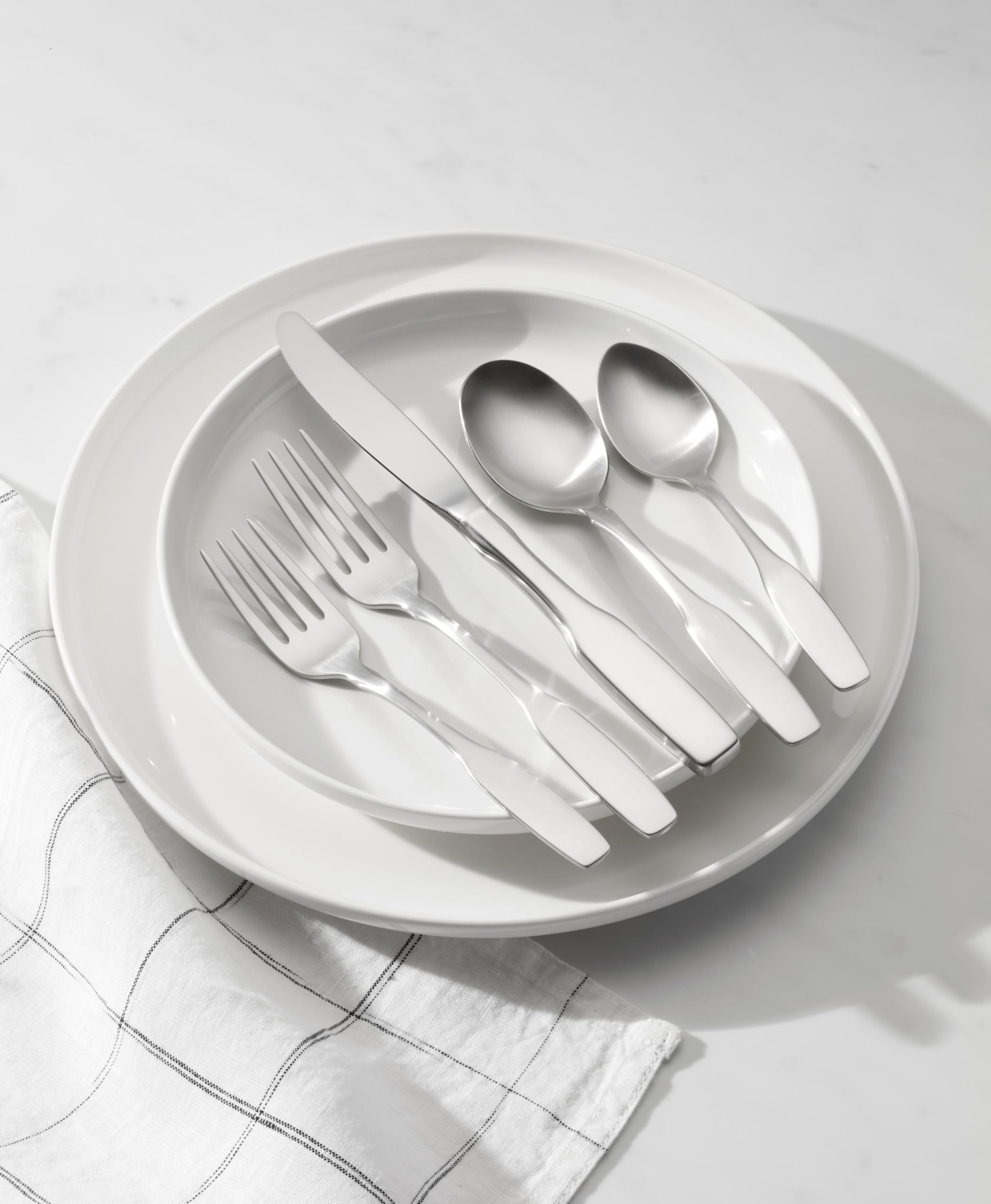 Oneida Paul Revere Fine Flatware Dinner Forks, Set of 4 , 18/10 Stainless Steel, Silverware Set, Dishwasher Safe — Amazon image 2