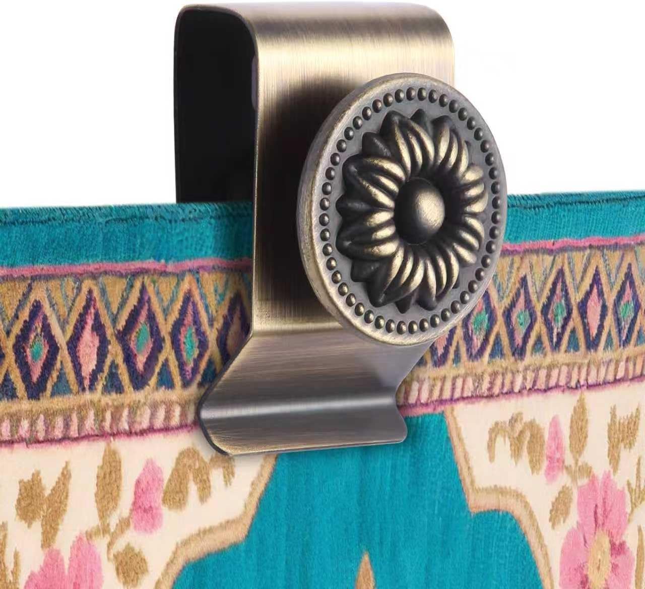 Metal Tapestry Hangers for Walls, 4 Pcs Quilt Hangers for Wall Hangings, Blanket Clamps, Clips for Wall Hangings, Rugs and Carpets Display With Screws, Vintage Daisy Flowers Pattern (Bronze)