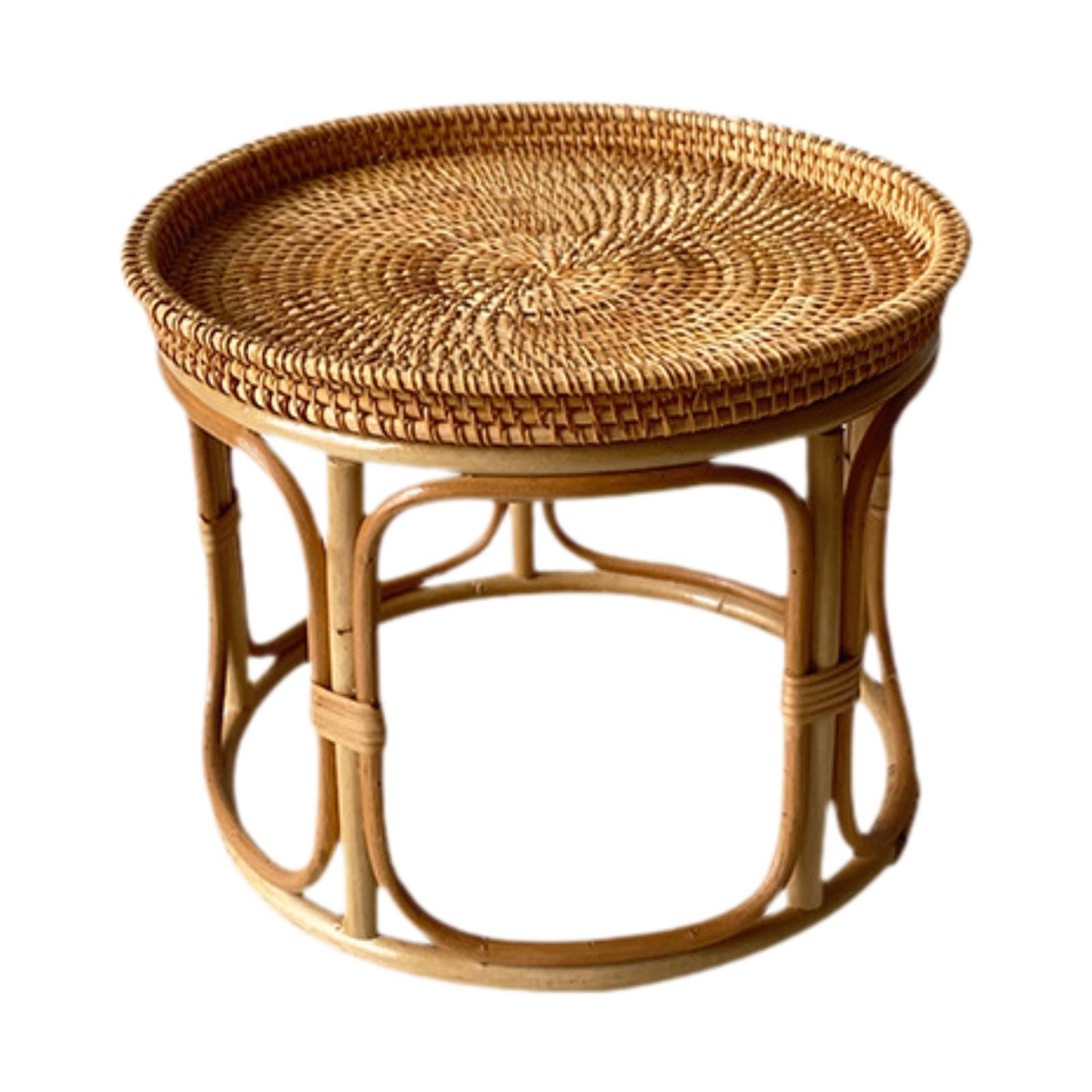 Table basse en rotin vintage pour réchauffer une déco trop froide