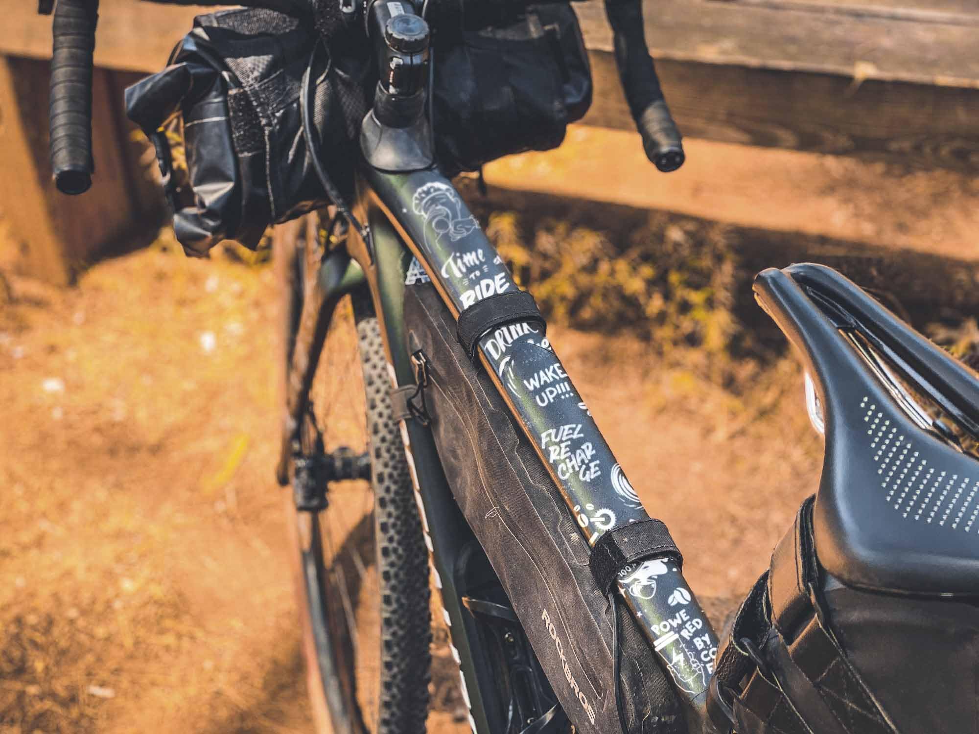 All Mountain Style Rahmenschutzfolie 200 µm - Transparente & Matte Lackschutzfolie – Micro‑Wabe PVC, selbstklebend, UV‑stabil – für Gravel & Rennrad – entwickelt in Barcelona - Coffee White
